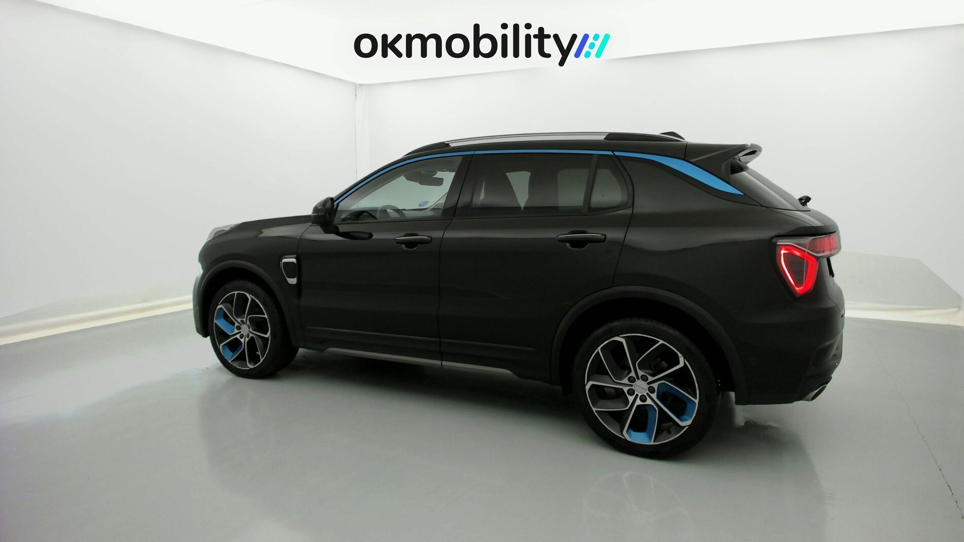 lynk&co 1 nv 1.5 PHEV 261 2022 black 7