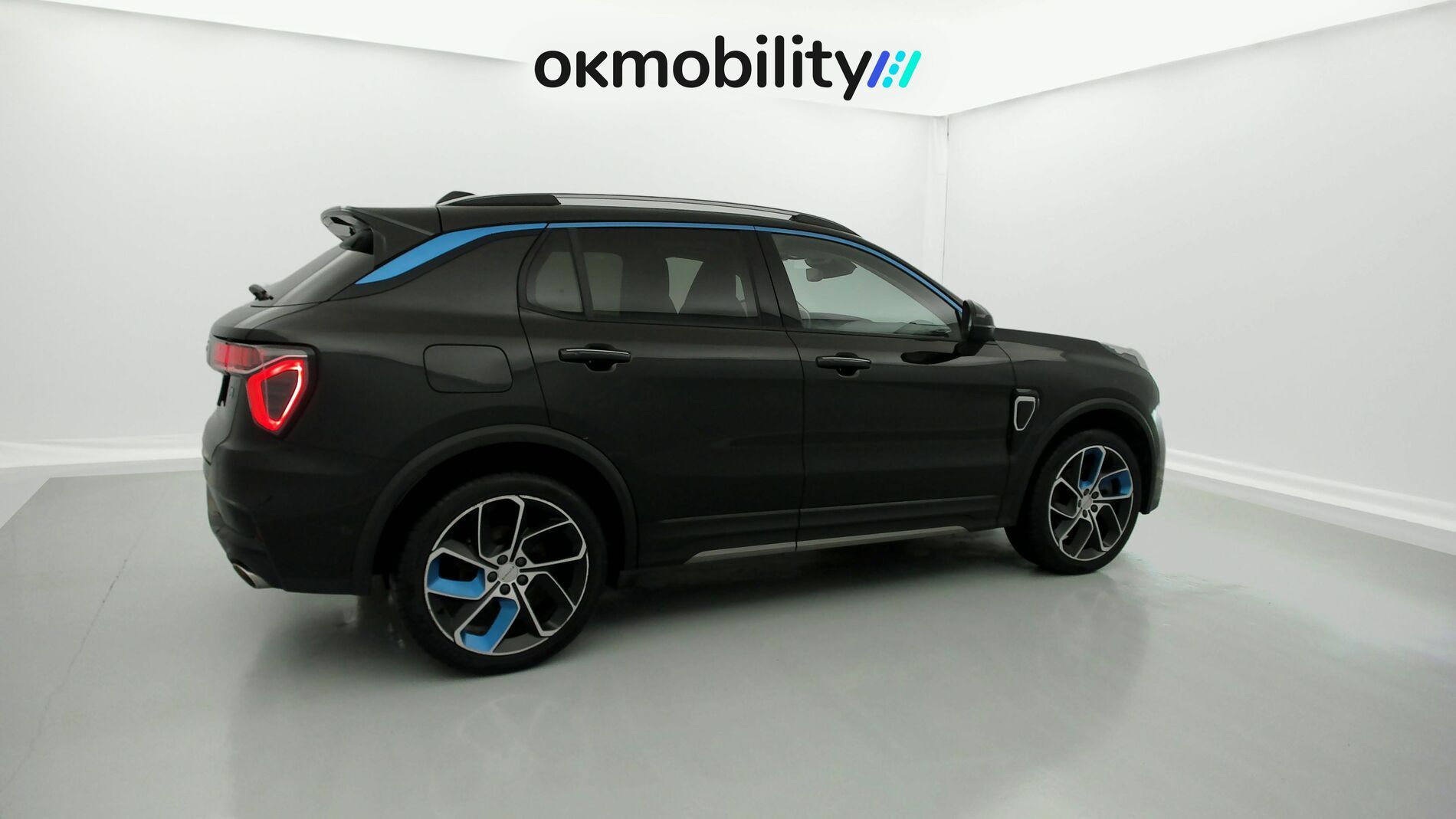 lynk&co 1 nv 1.5 PHEV 261 2022 black 11