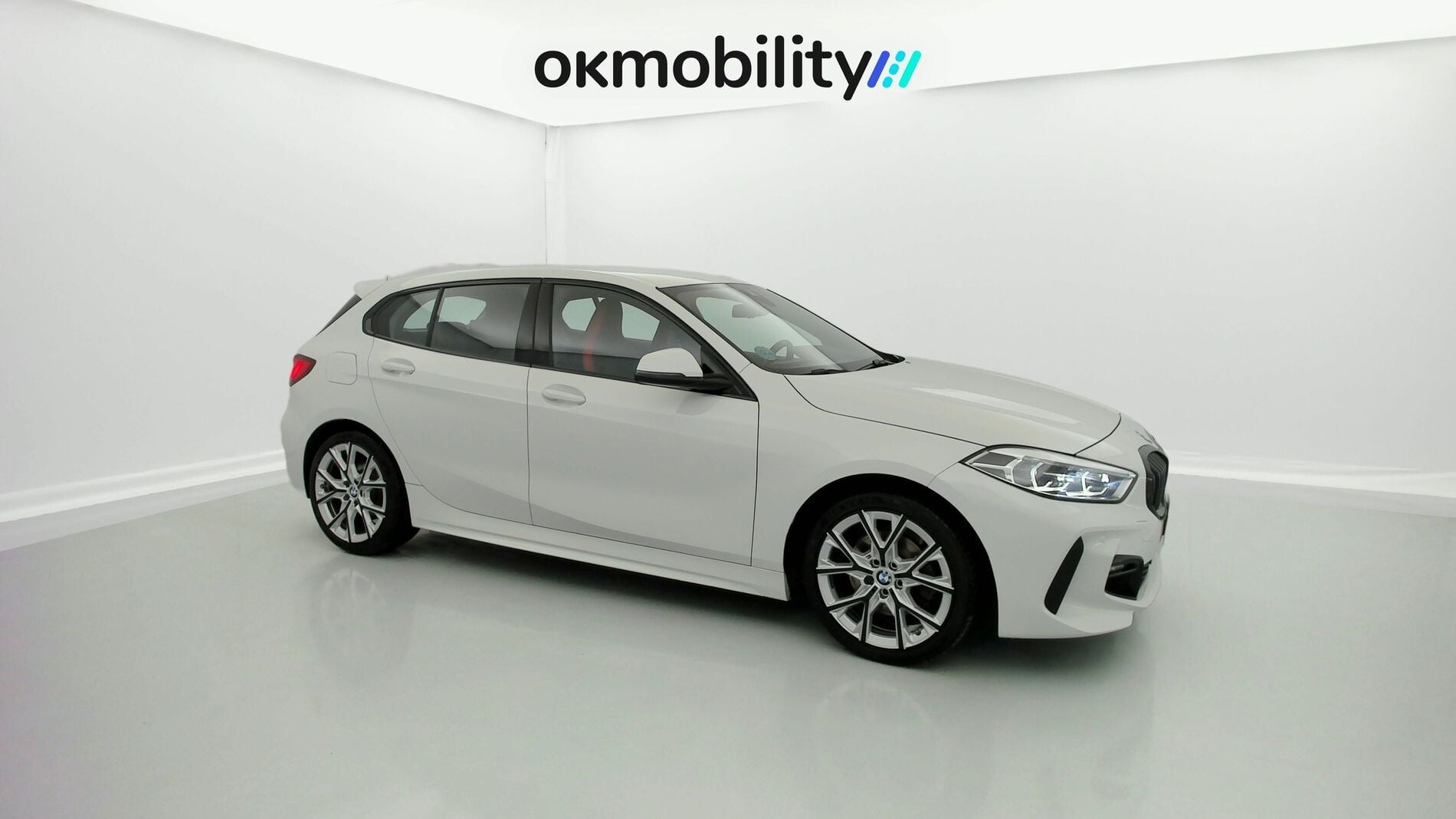 bmw serie 1 m sport colorvision 118I 136 STEPTRONIC 2024 alpinweiss 2