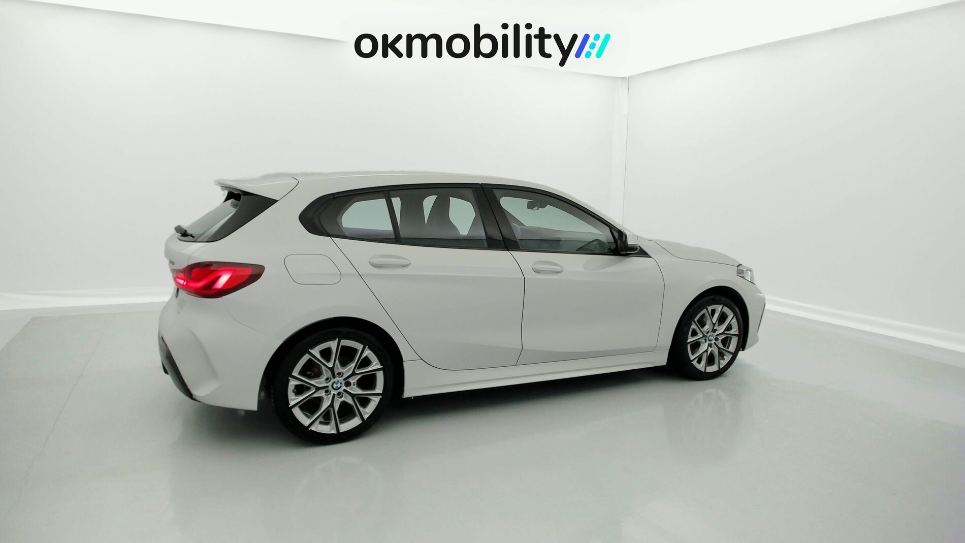 bmw serie 1 m sport colorvision 118I 136 STEPTRONIC 2024 alpinweiss 13