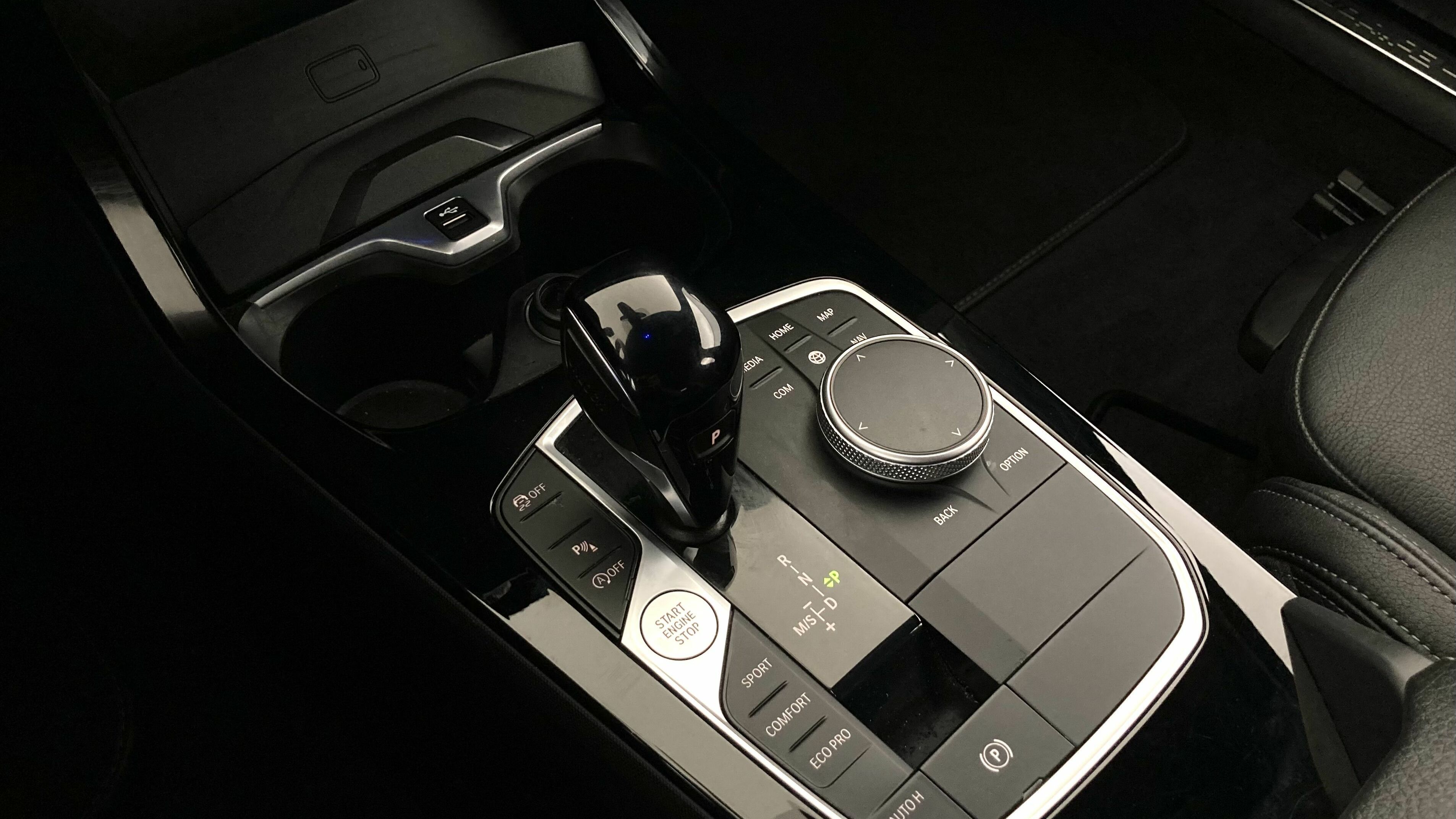 bmw serie 1 m sport colorvision 118I 136 STEPTRONIC 2024 skyscraper grau 21