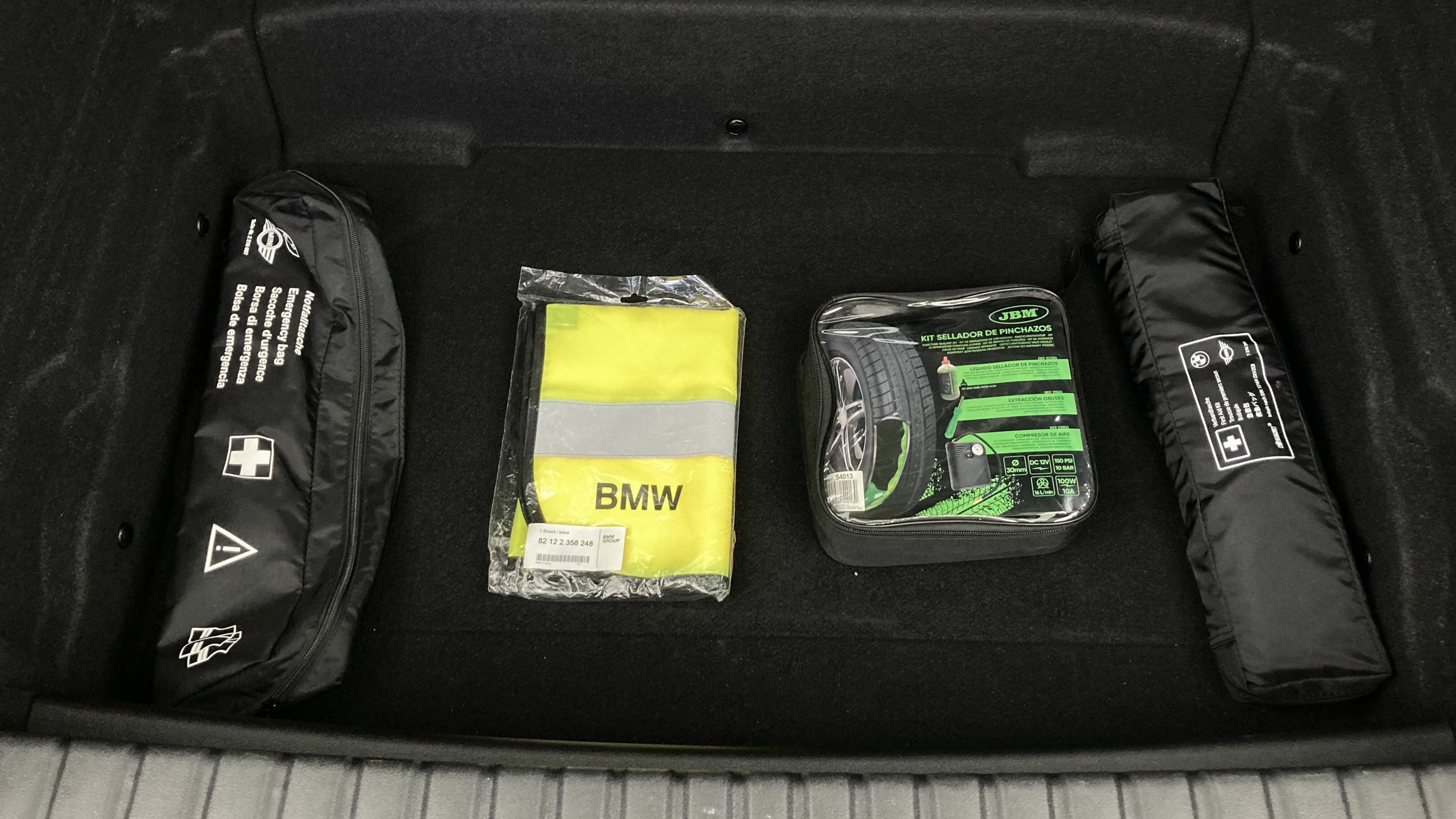 bmw serie 1 m sport colorvision 118I 136 STEPTRONIC 2024 skyscraper grau 24