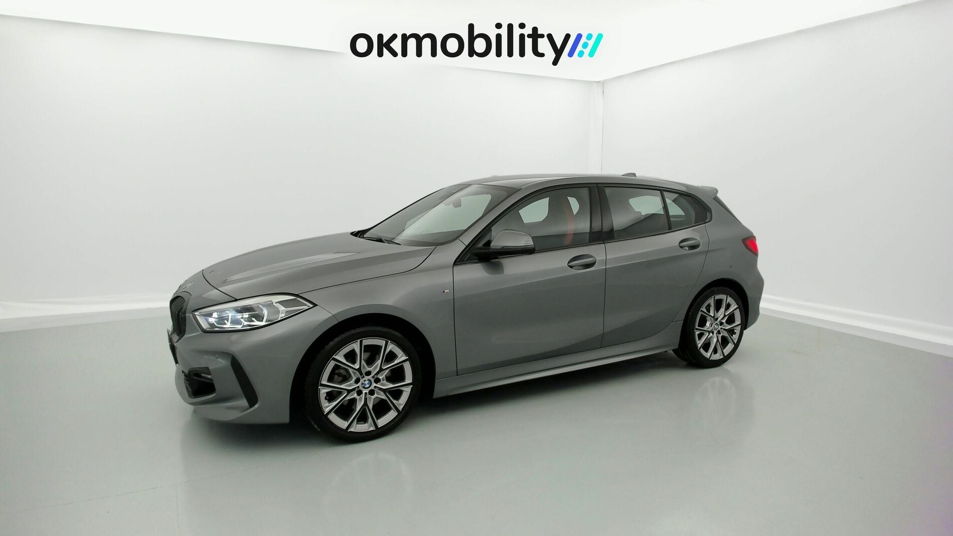 bmw serie 1 m sport colorvision 118I 136 STEPTRONIC 2024 skyscraper grau 5