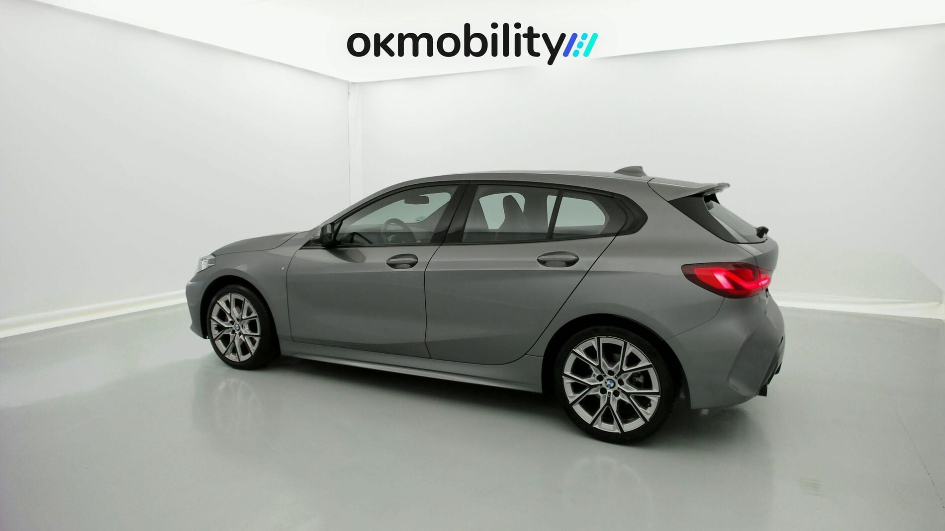 bmw serie 1 m sport colorvision 118I 136 STEPTRONIC 2024 skyscraper grau 9