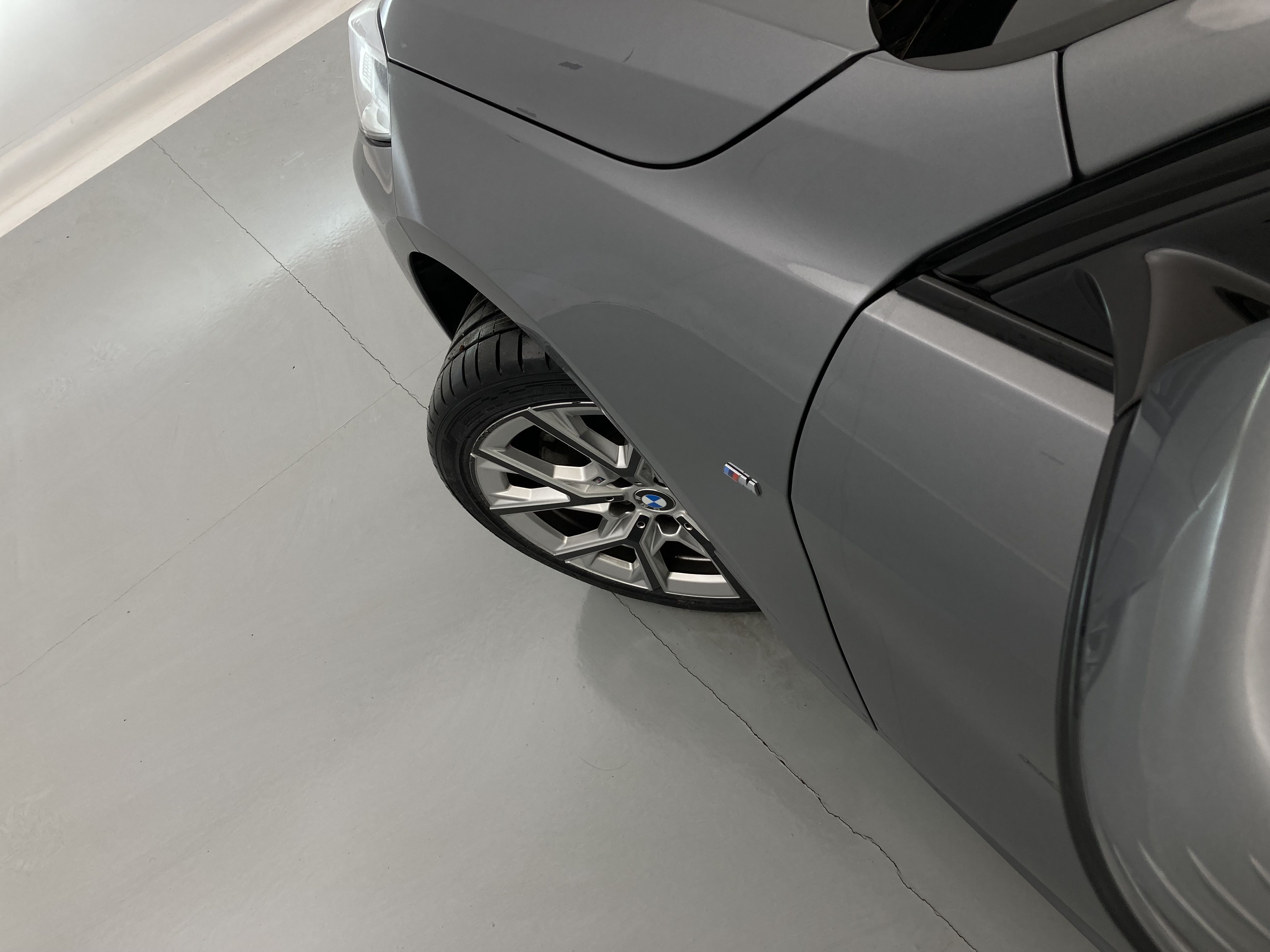 bmw serie 1 m sport colorvision 118I 136 STEPTRONIC 2024 skyscraper grau 30