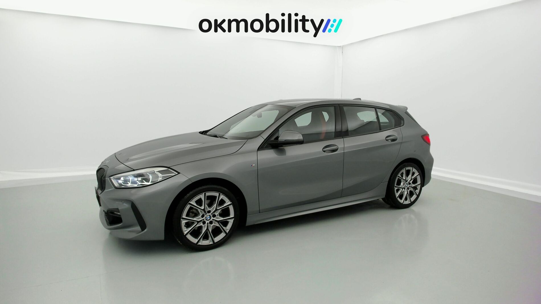 bmw serie 1 m sport colorvision 118I 136 STEPTRONIC 2024 skyscraper grau 5