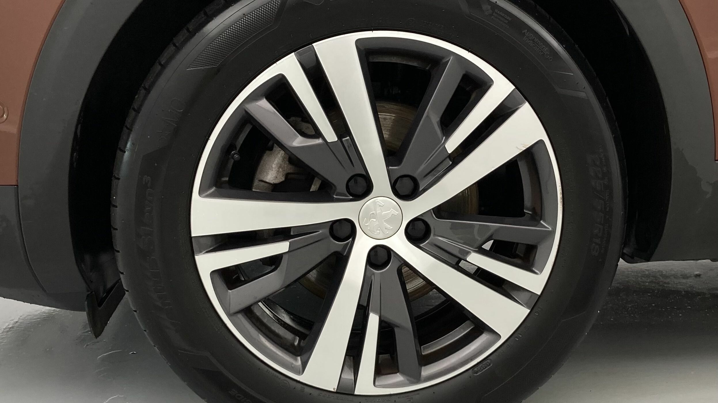 peugeot 5008 allure 1.2 PURETECH 130 2022 marron 28