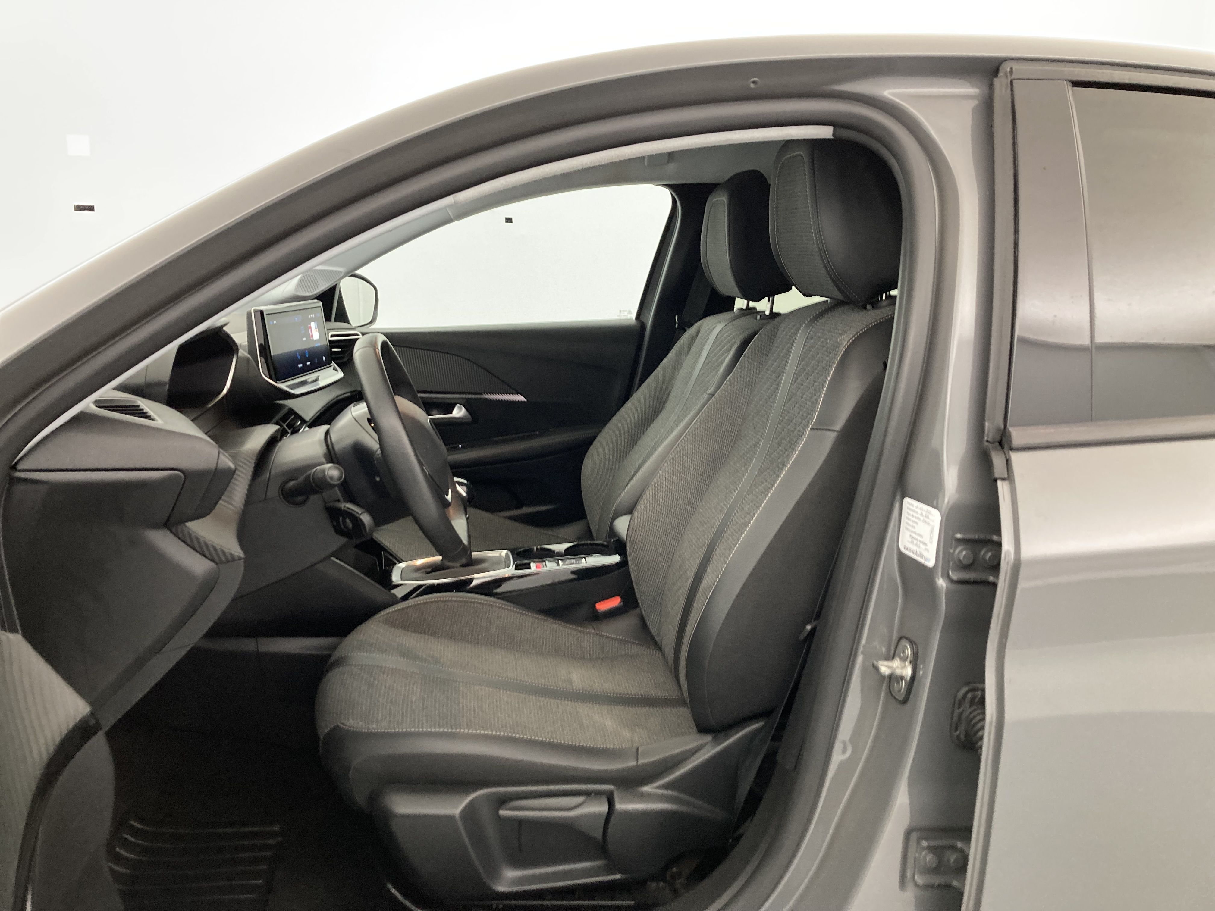 peugeot 208 allure 1.2 PURETECH 100 2024 gris selenium 18