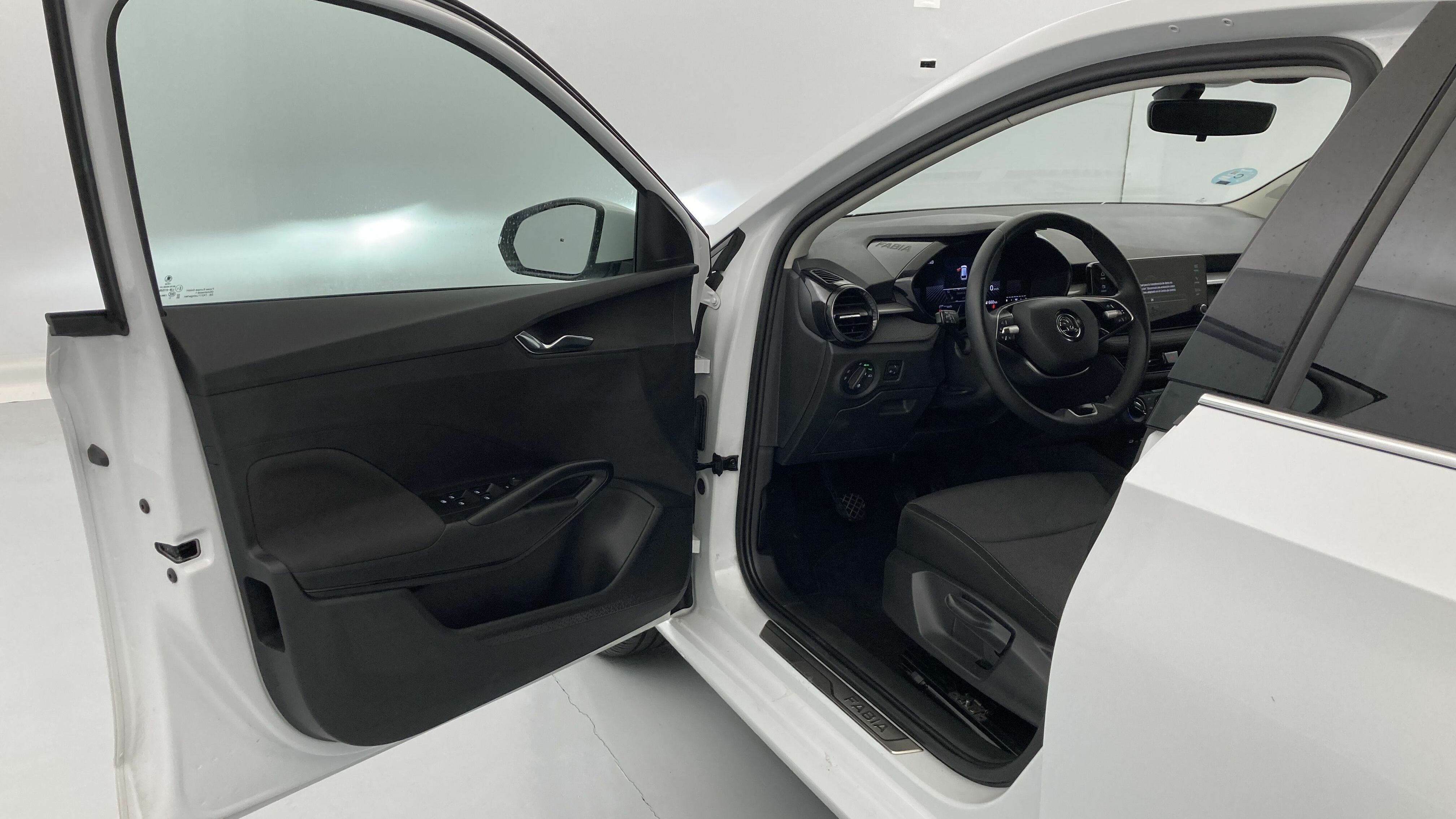 skoda fabia selection 1.0 MPI 80 2024 blanco glaciar 12