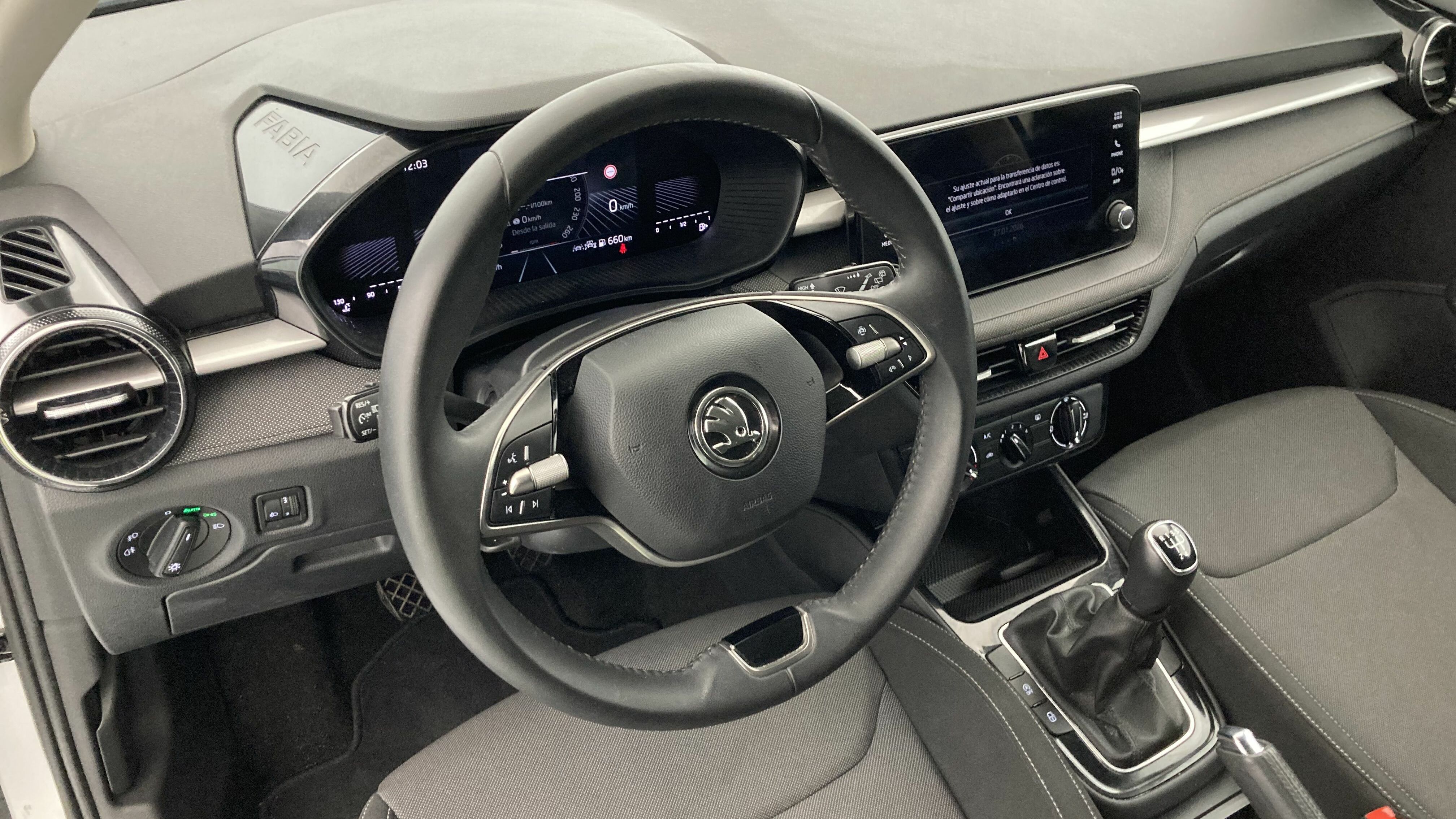 skoda fabia selection 1.0 MPI 80 2024 blanco glaciar 14