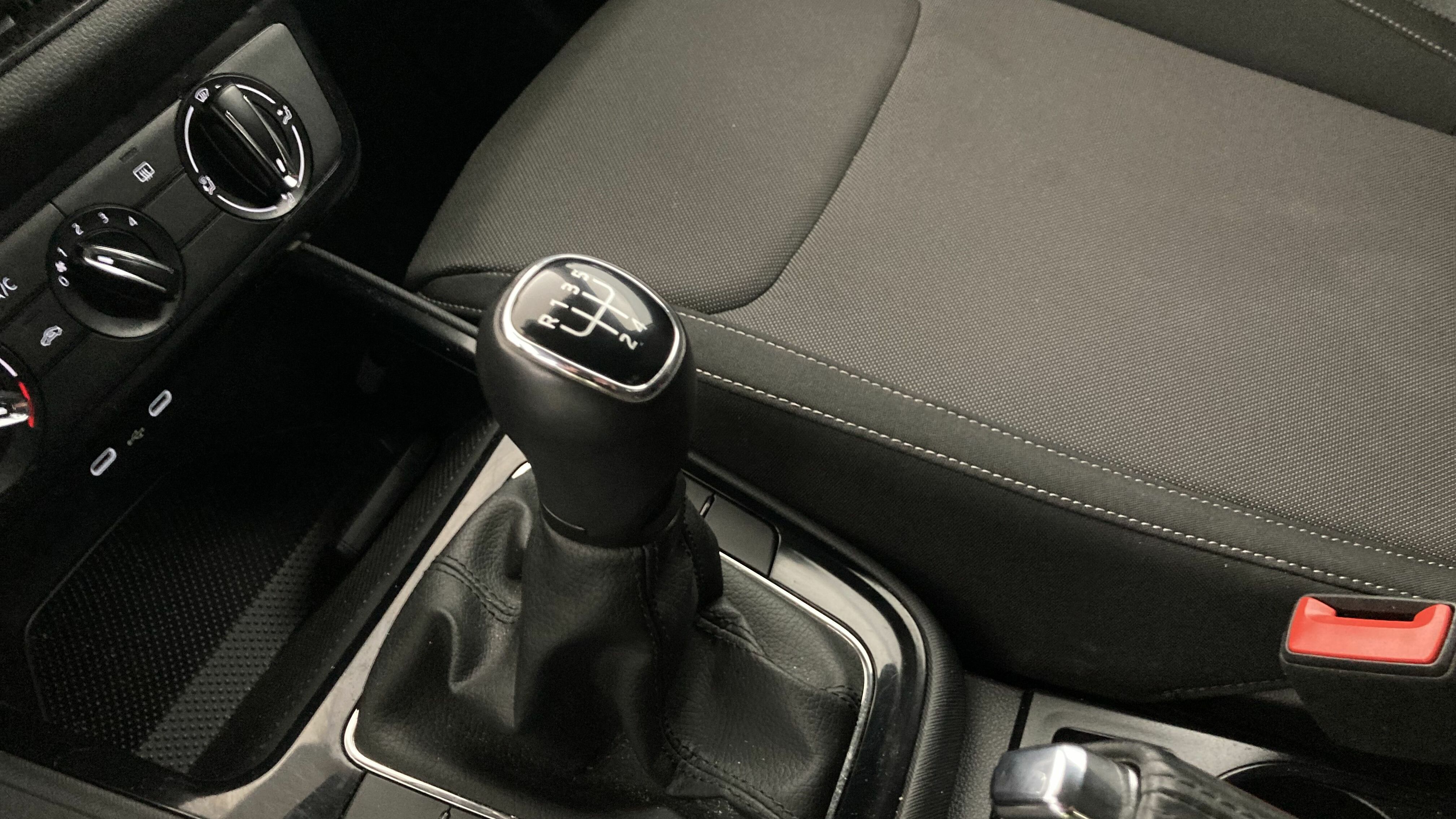 skoda fabia selection 1.0 MPI 80 2024 blanco glaciar 19