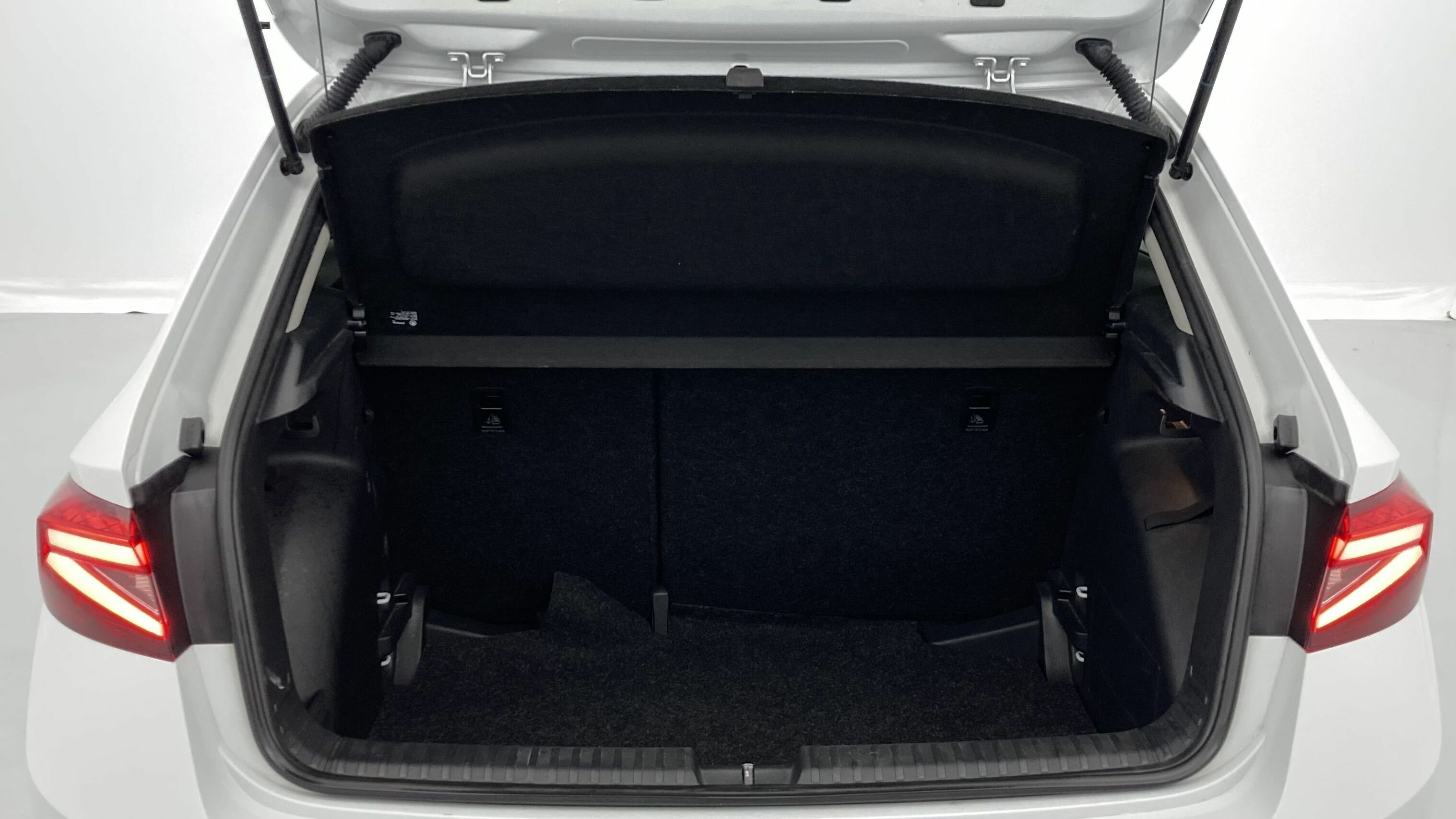 skoda fabia selection 1.0 MPI 80 2024 blanco glaciar 23