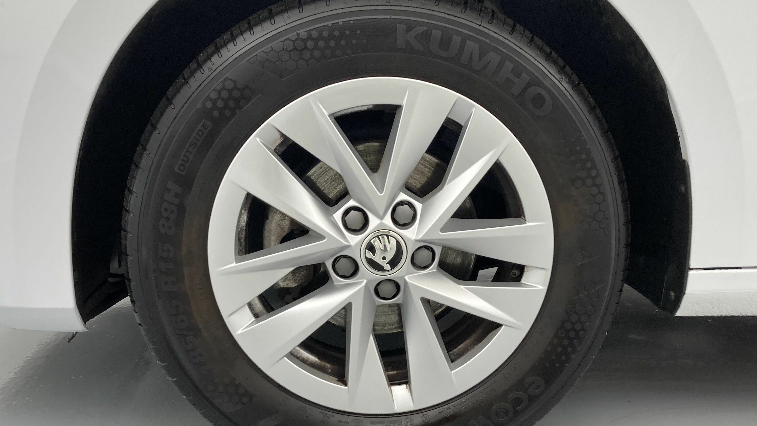 skoda fabia selection 1.0 MPI 80 2024 blanco glaciar 26