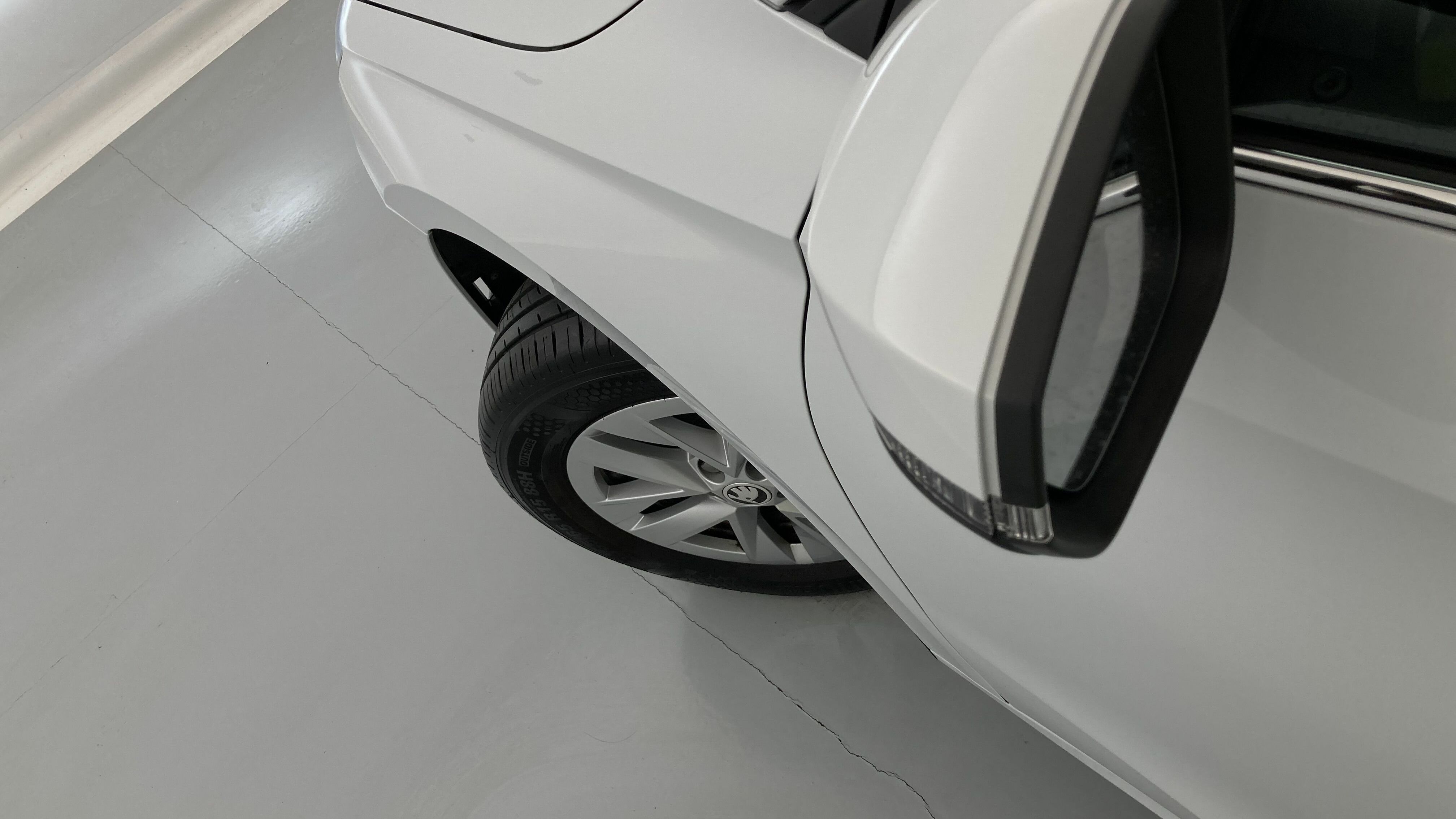 skoda fabia selection 1.0 MPI 80 2024 blanco glaciar 27