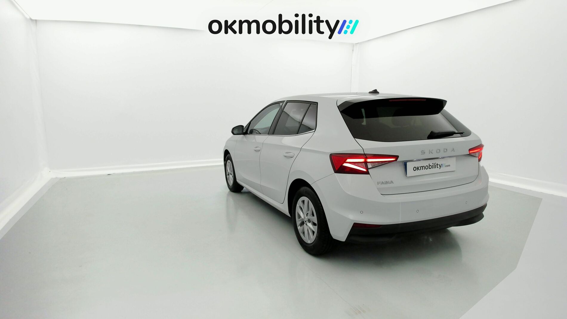 skoda fabia selection 1.0 MPI 80 2024 blanco glaciar 8