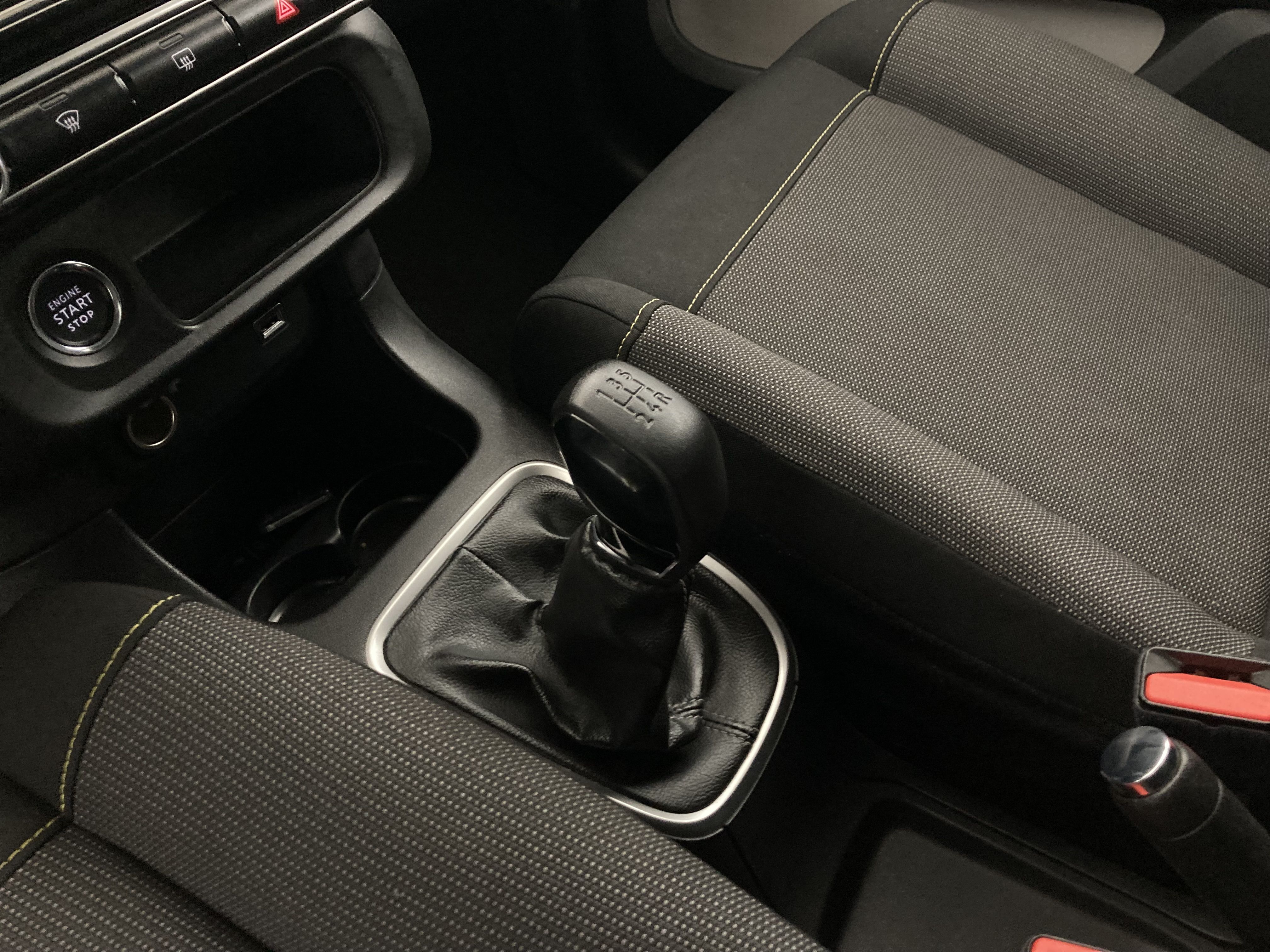 citroen c3 shine 1.2 PURETECH 83 2023 gris acero / negro 14