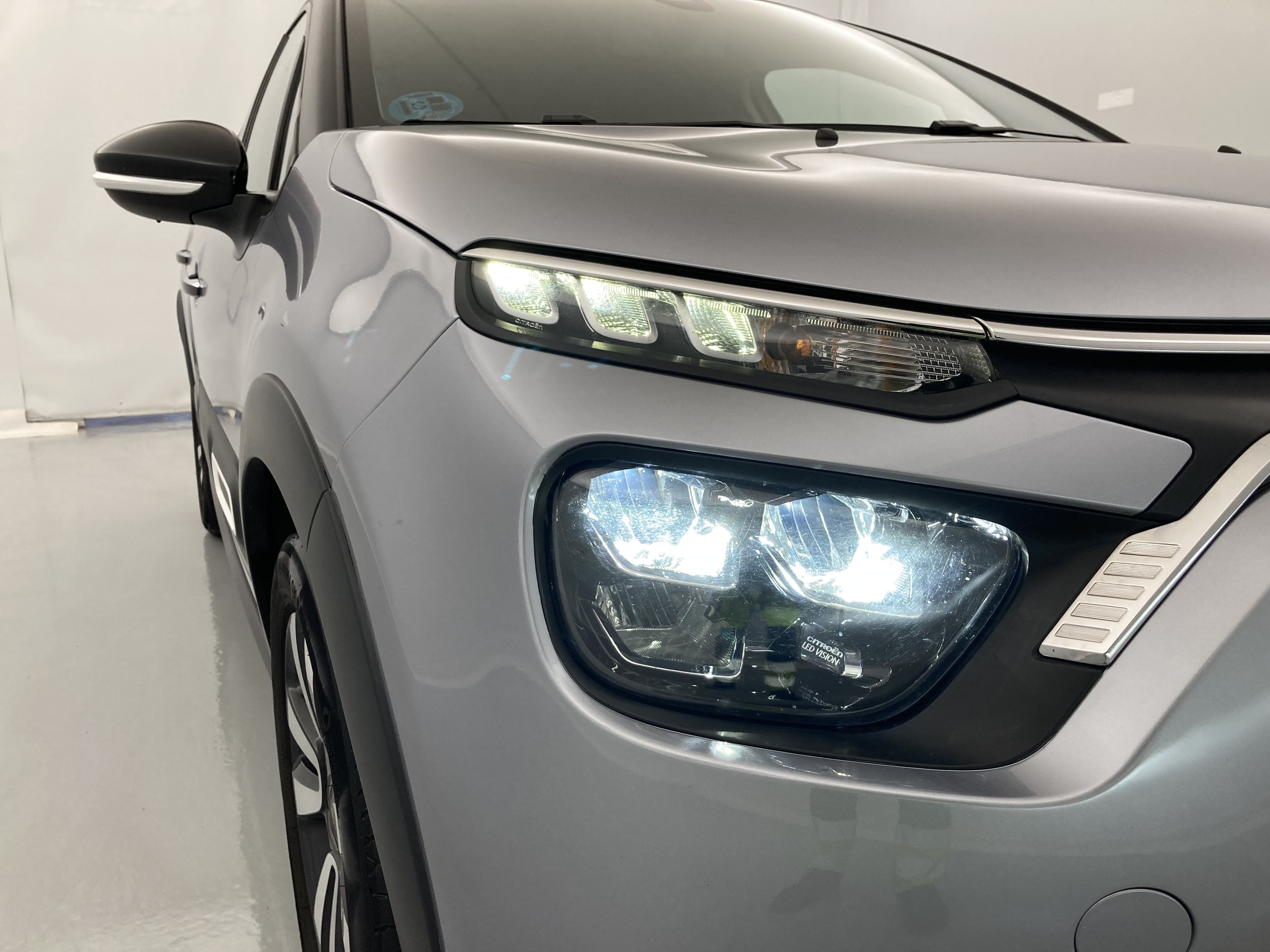 citroen c3 shine 1.2 PURETECH 83 2023 gris acero / negro 16