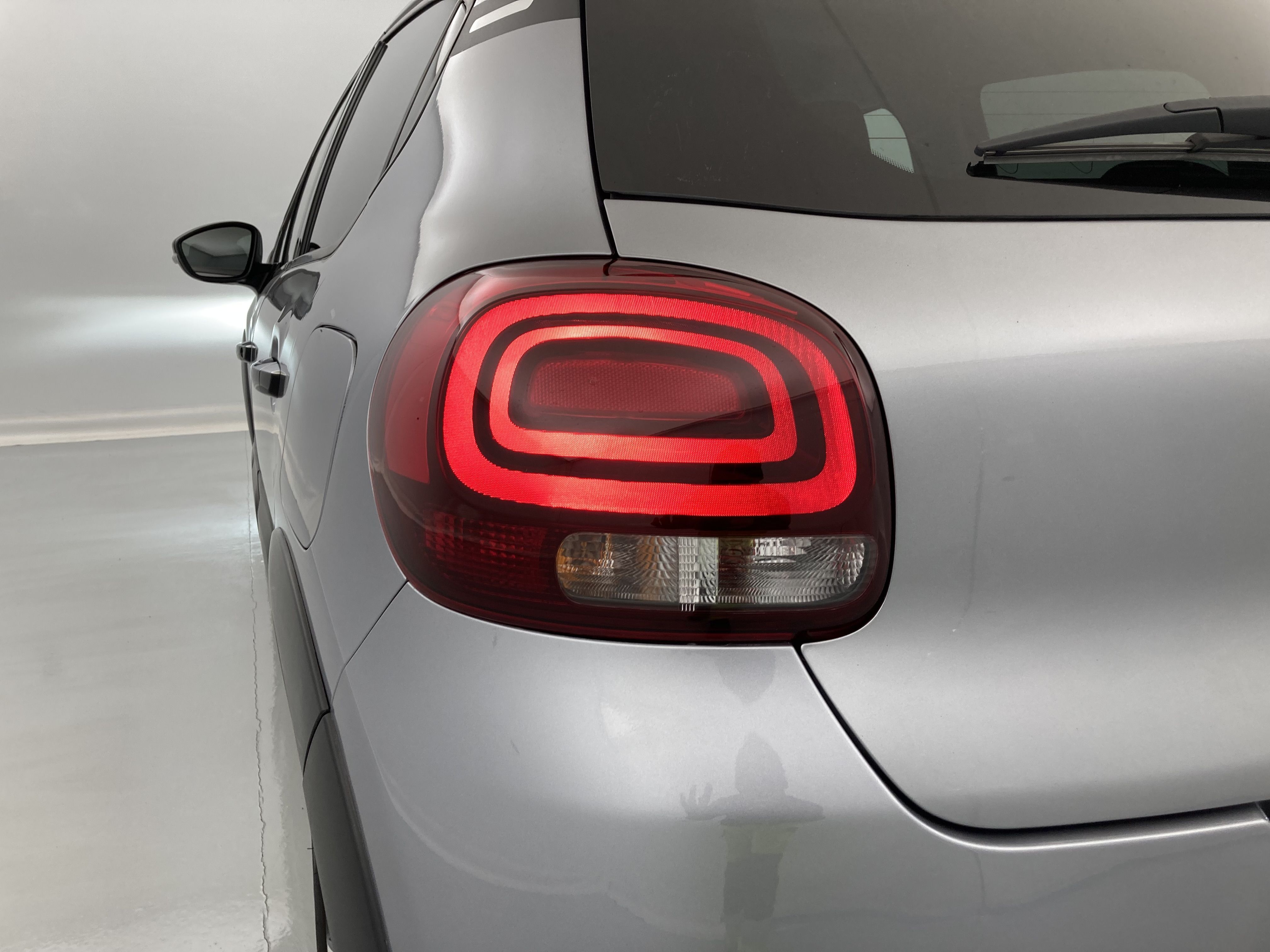 citroen c3 shine 1.2 PURETECH 83 2023 gris acero / negro 17