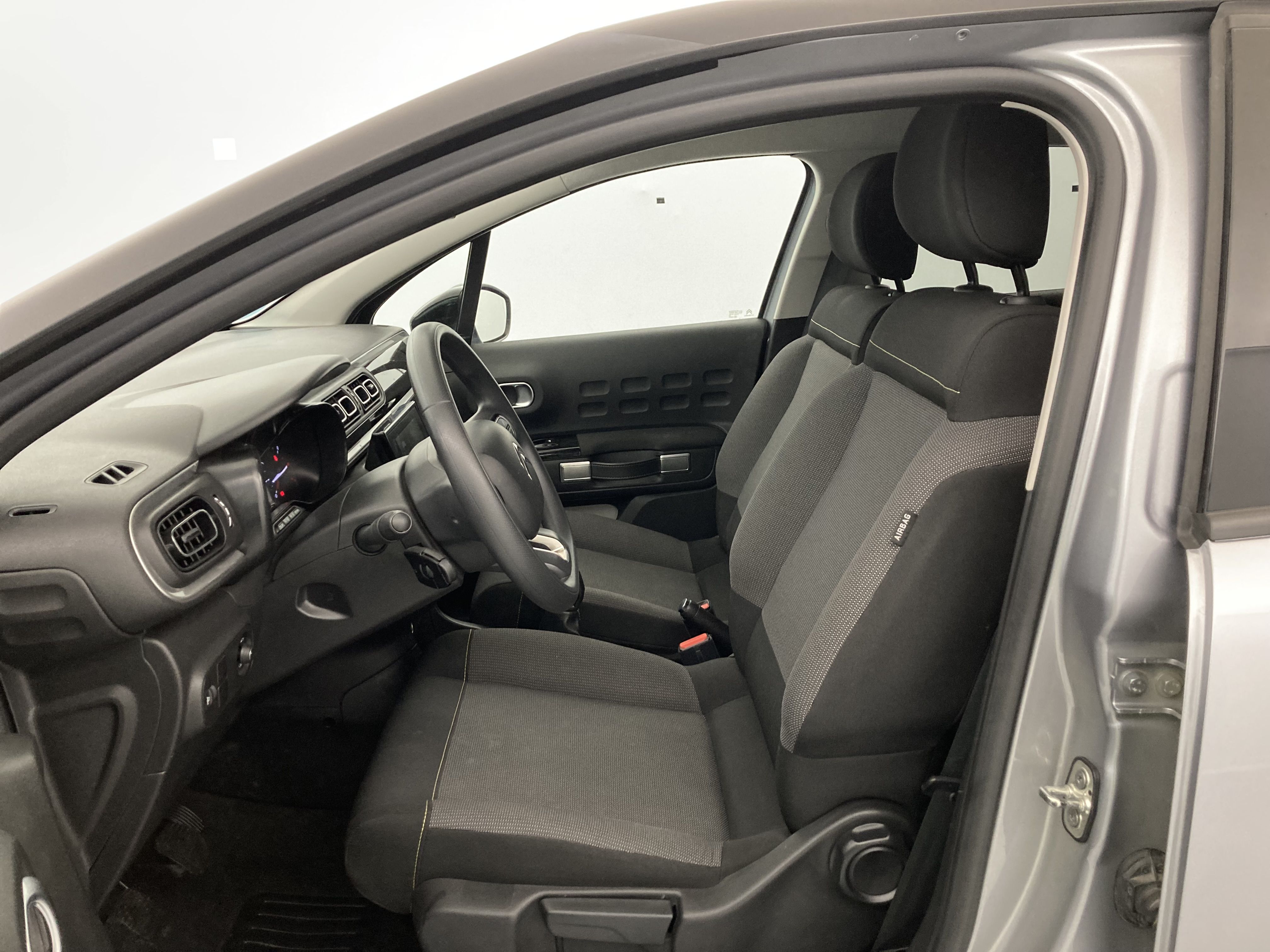 citroen c3 shine 1.2 PURETECH 83 2023 gris acero / negro 19