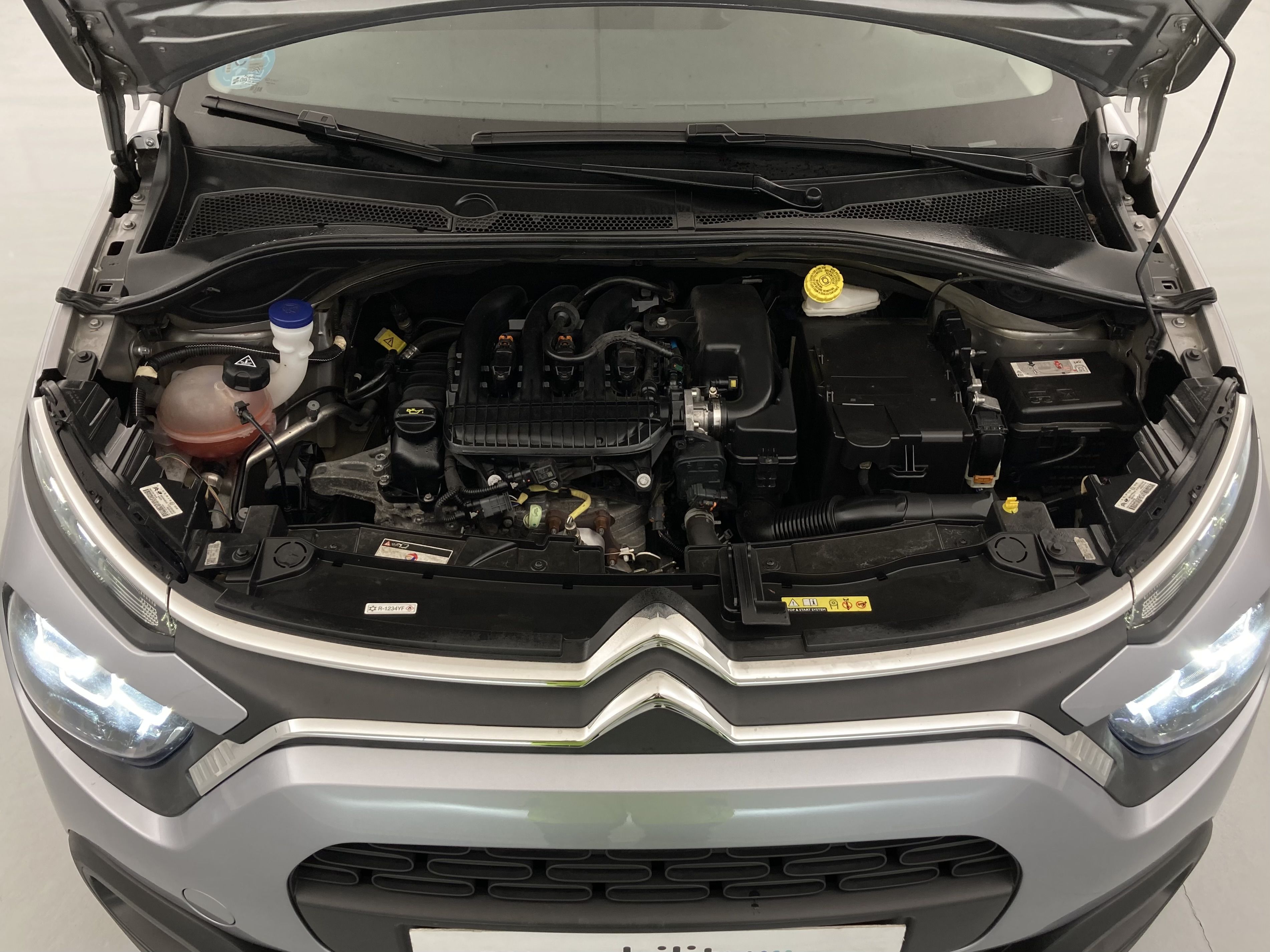 citroen c3 shine 1.2 PURETECH 83 2023 gris acero / negro 25