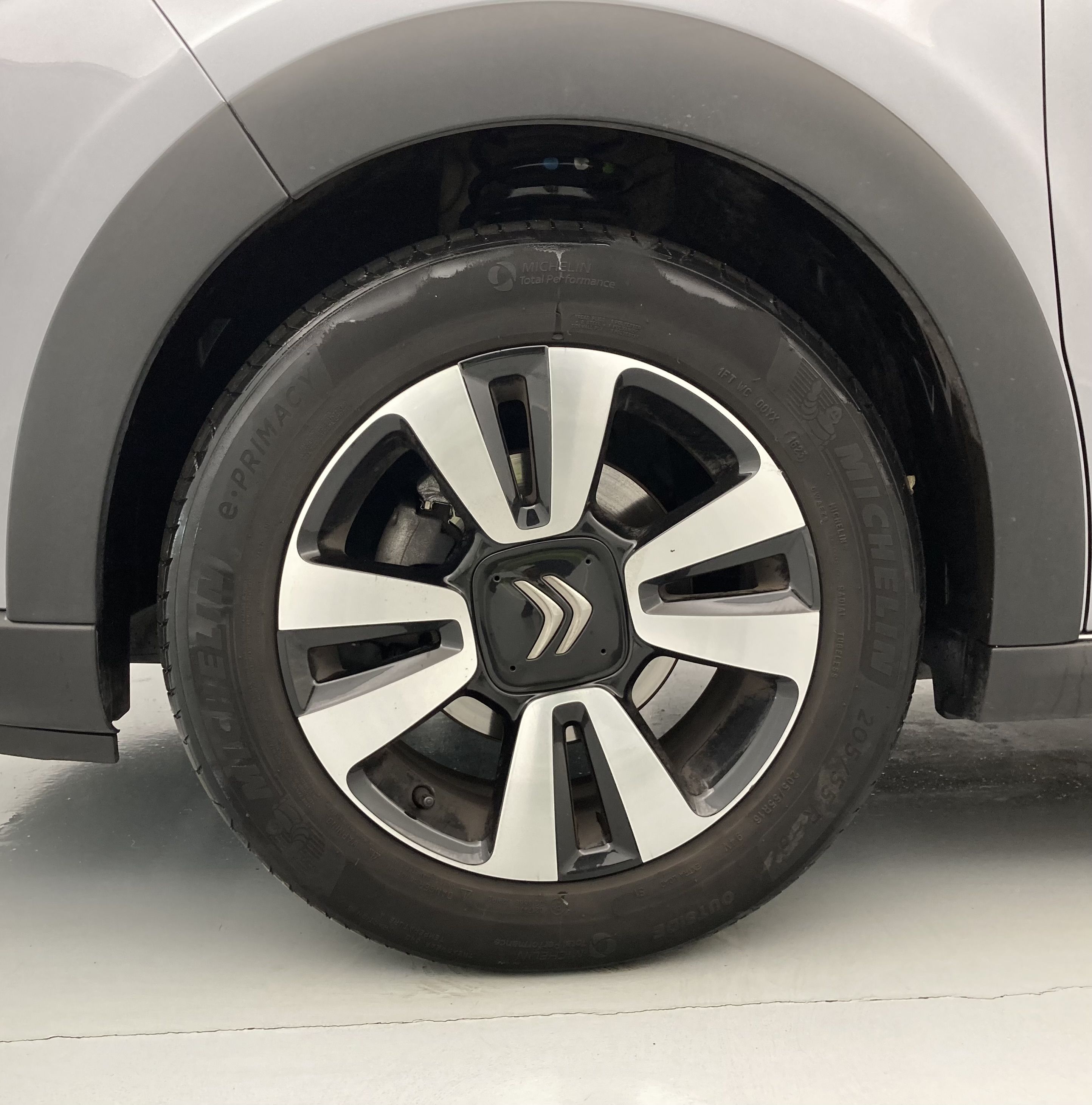 citroen c3 shine 1.2 PURETECH 83 2023 gris acero / negro 29