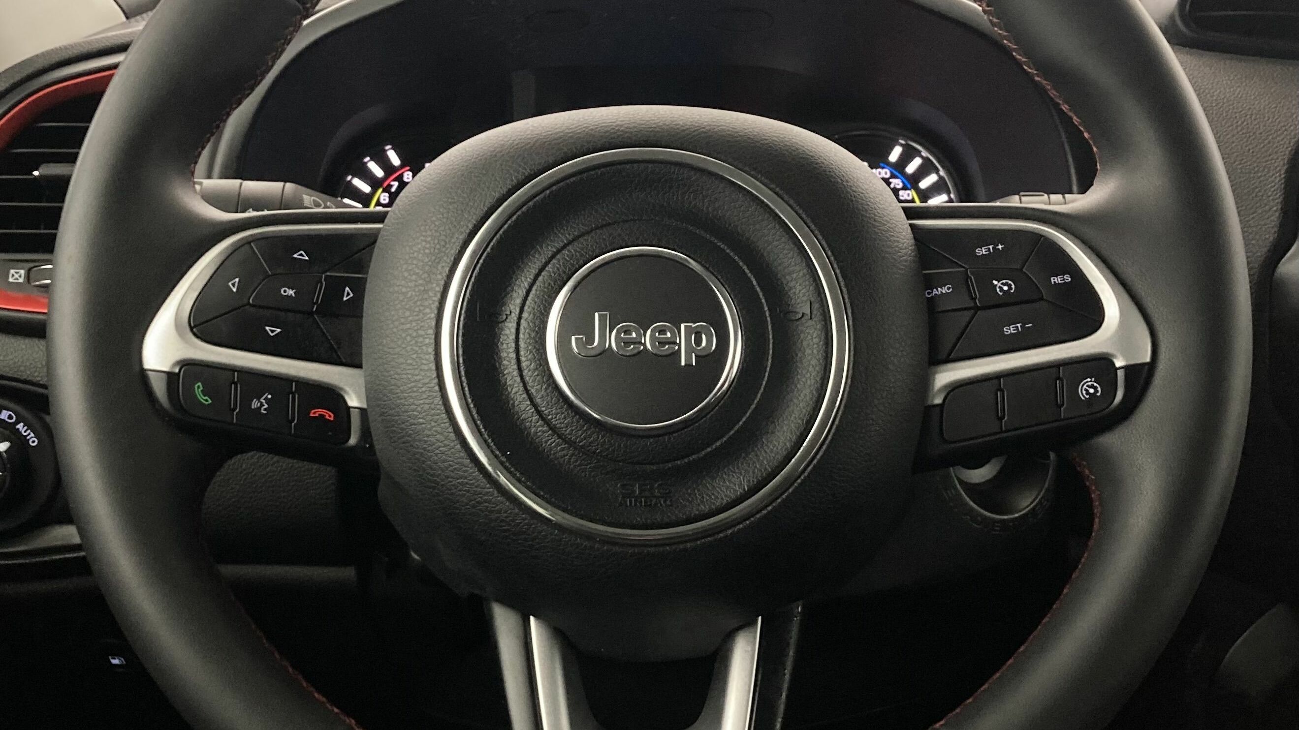 jeep renegade trailhawk 1.3 PHEV 240 AWD 2023 blanco alpine 16