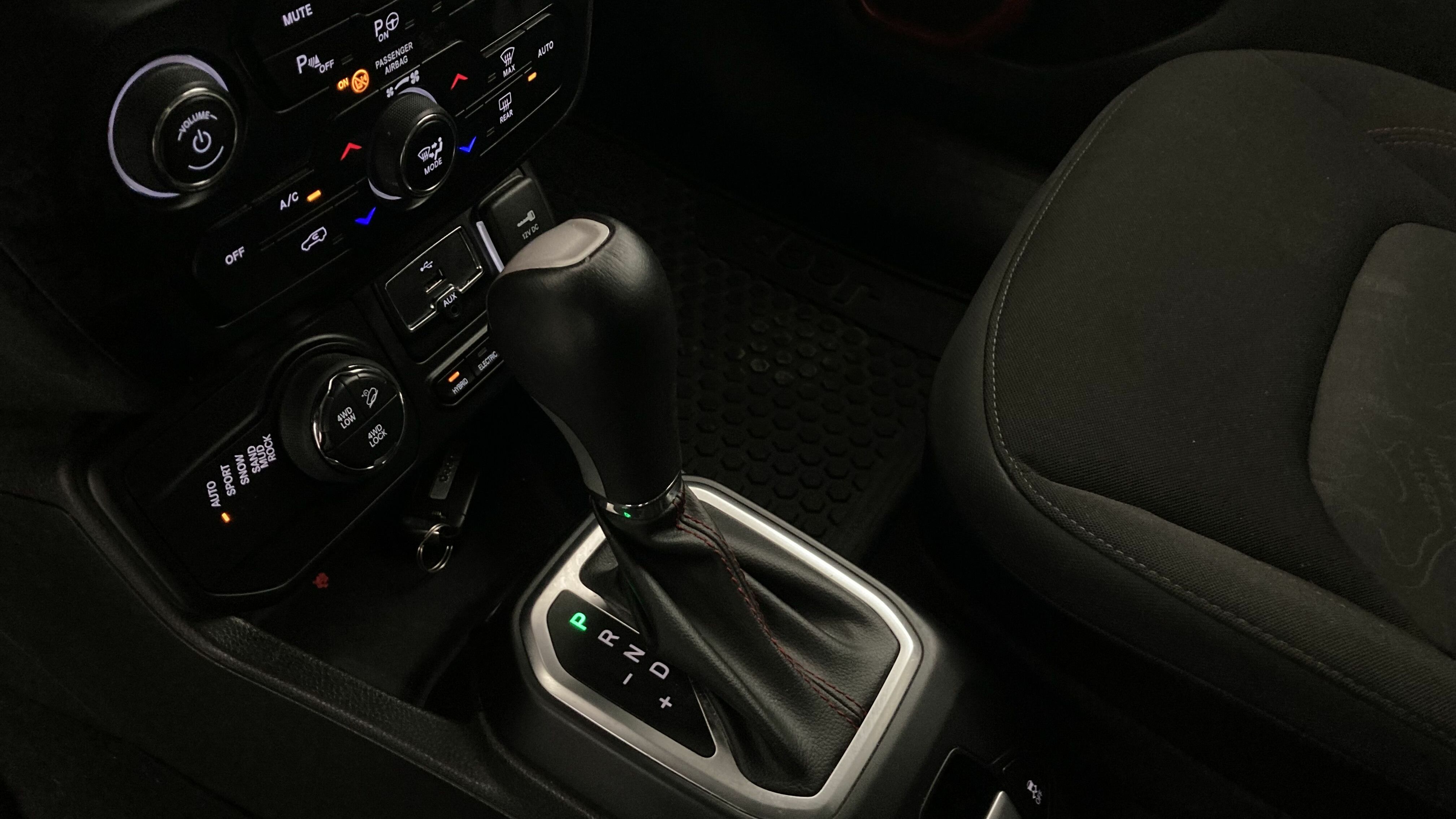 jeep renegade trailhawk 1.3 PHEV 240 AWD 2023 blanco alpine 18