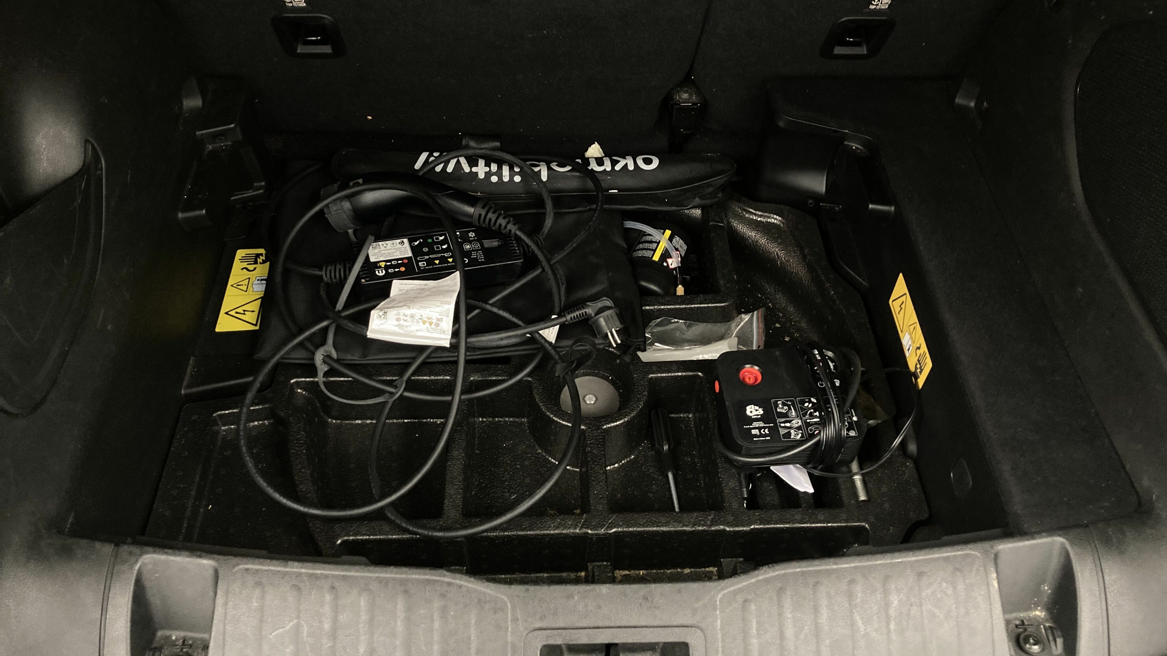 jeep renegade trailhawk 1.3 PHEV 240 AWD 2023 blanco alpine 21