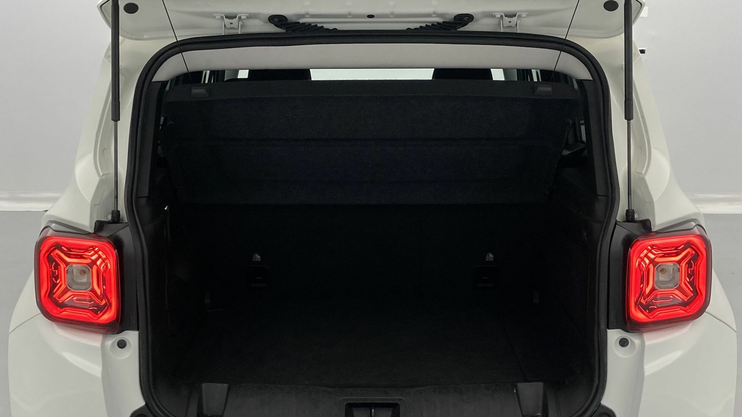 jeep renegade trailhawk 1.3 PHEV 240 AWD 2023 blanco alpine 22