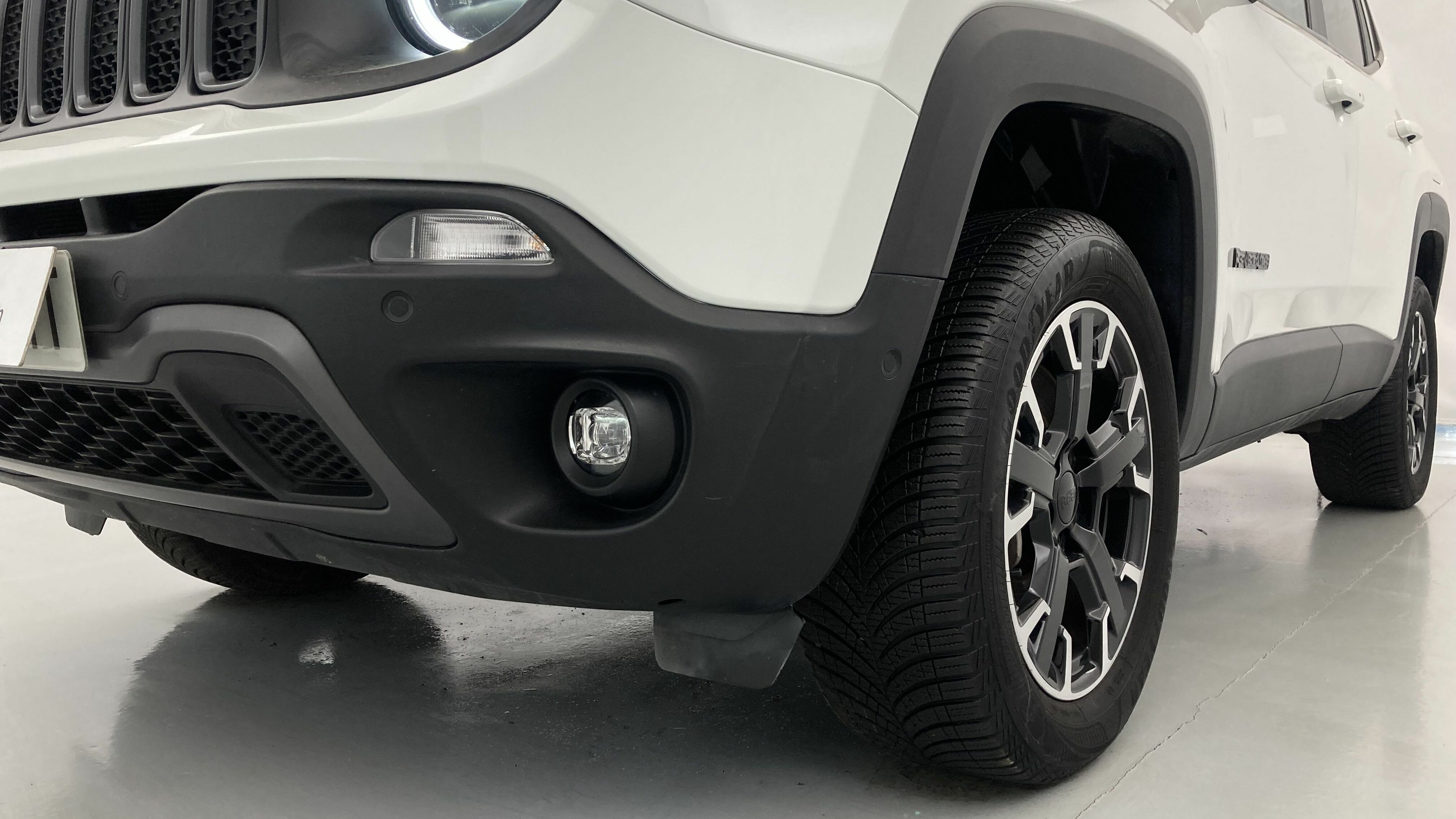 jeep renegade trailhawk 1.3 PHEV 240 AWD 2023 blanco alpine 24