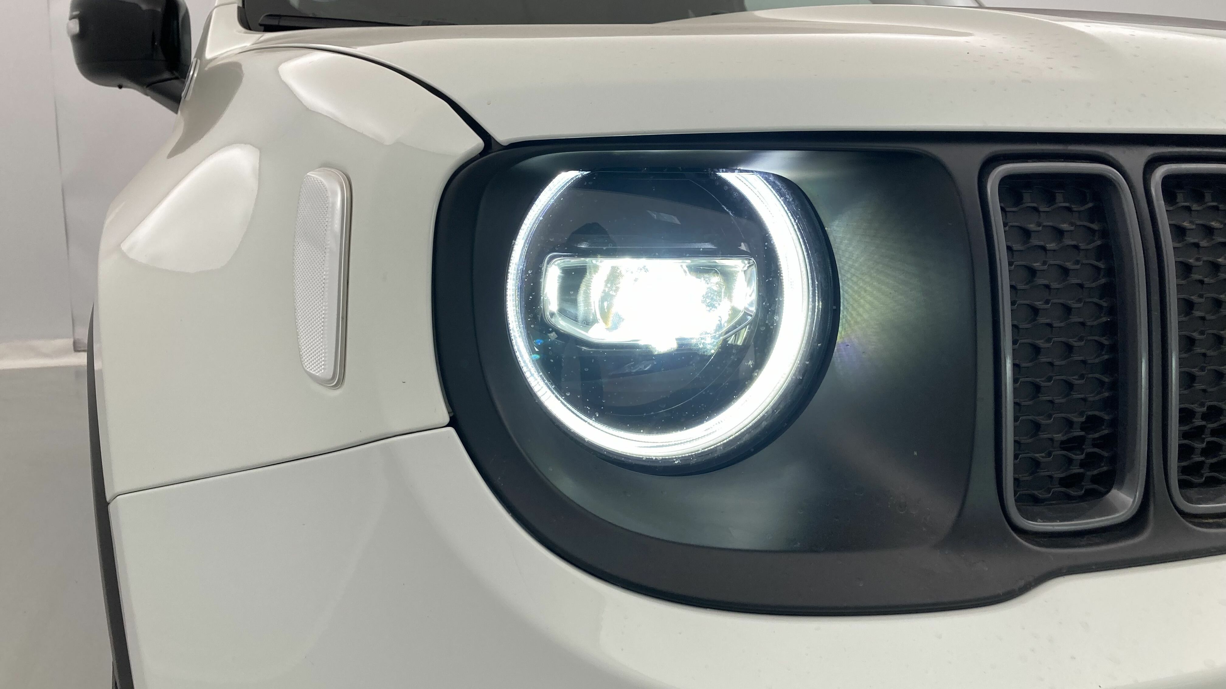 jeep renegade trailhawk 1.3 PHEV 240 AWD 2023 blanco alpine 27