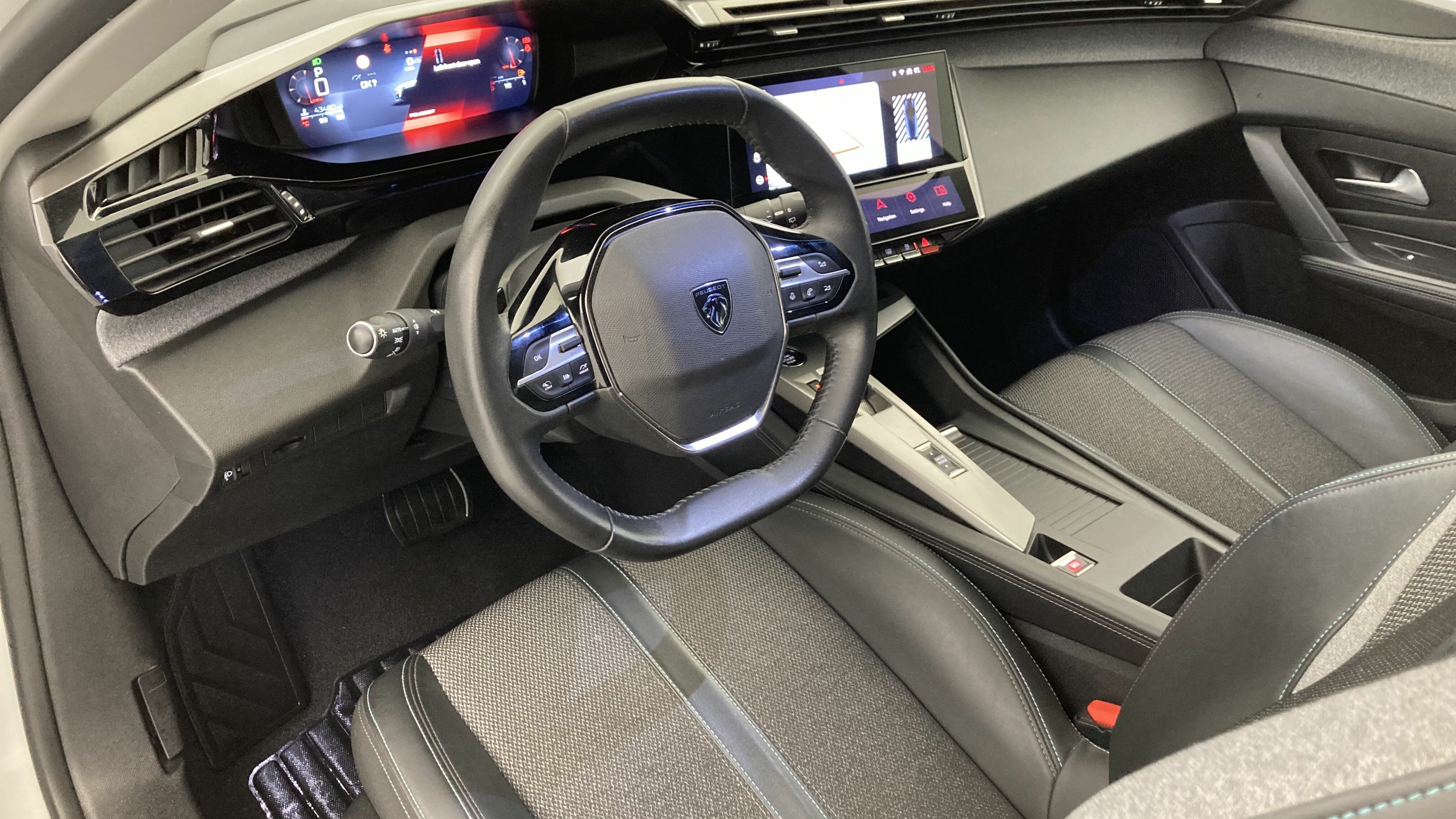 peugeot 308 allure 1.2 PURETECH 130 EAT 2023 blanco nacarado 11