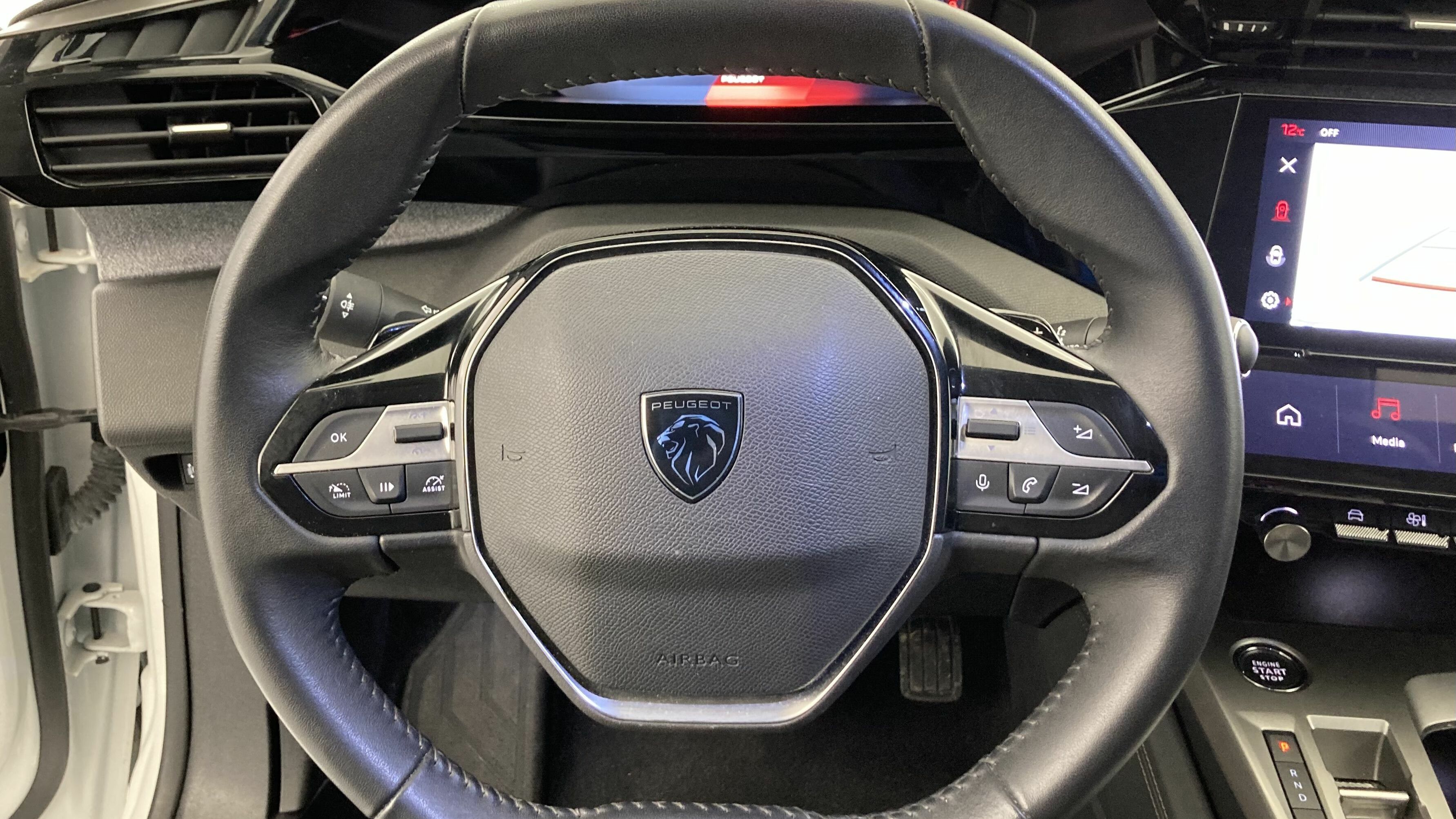 peugeot 308 allure 1.2 PURETECH 130 EAT 2023 blanco nacarado 13