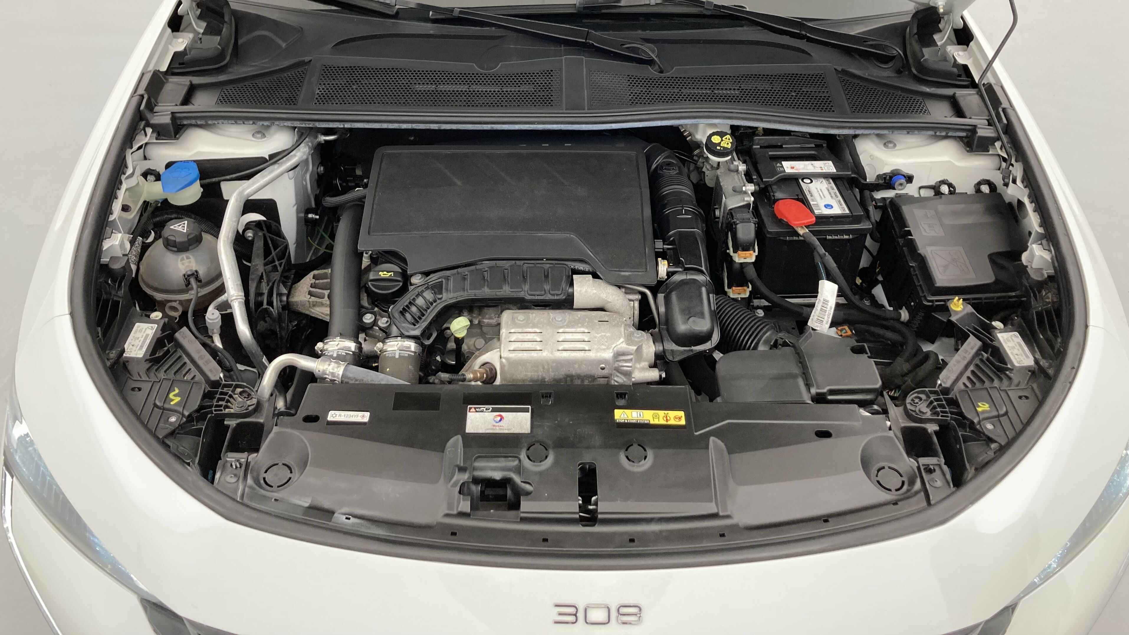 peugeot 308 allure 1.2 PURETECH 130 EAT 2023 blanco nacarado 18