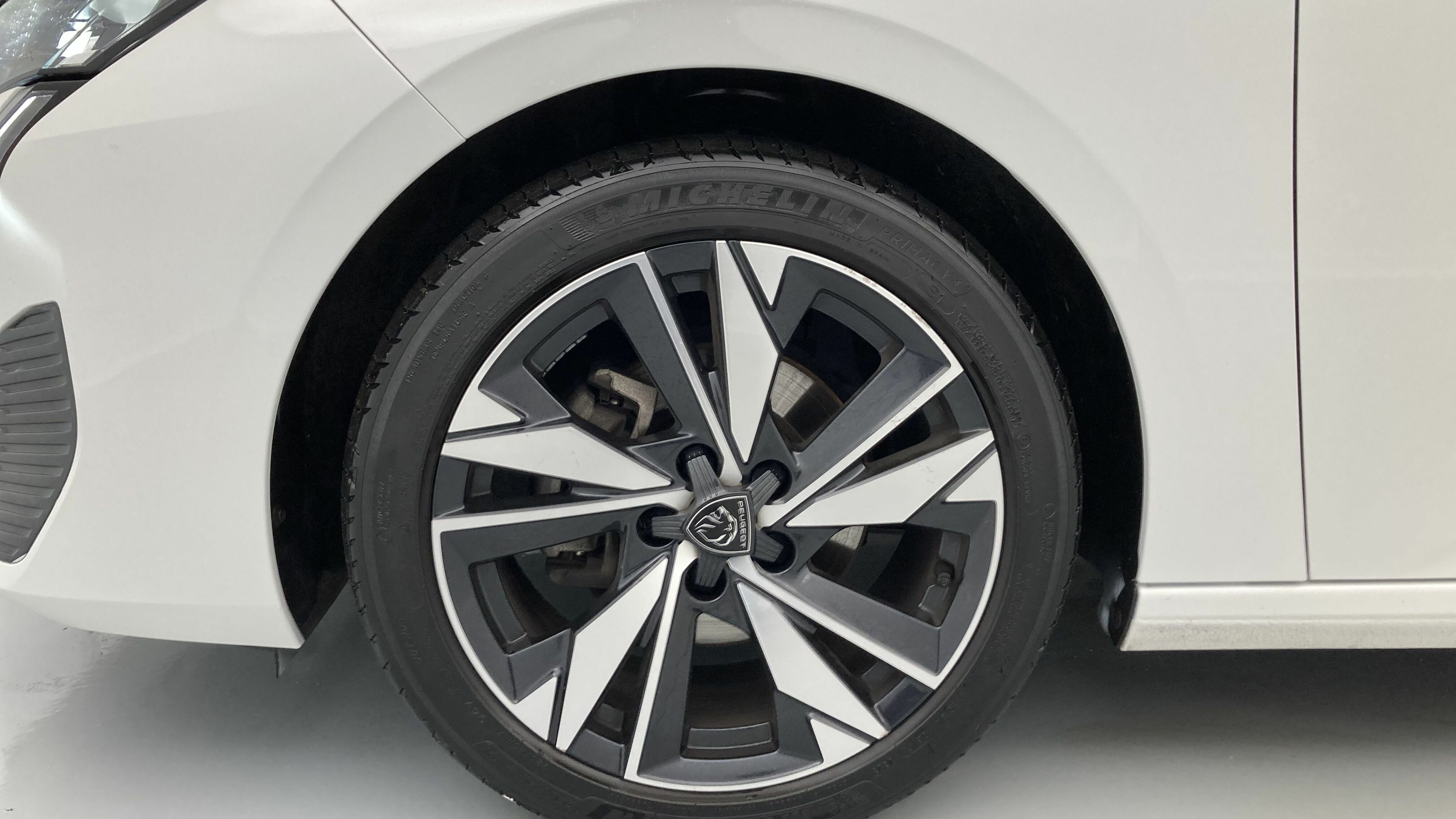 peugeot 308 allure 1.2 PURETECH 130 EAT 2023 blanco nacarado 20