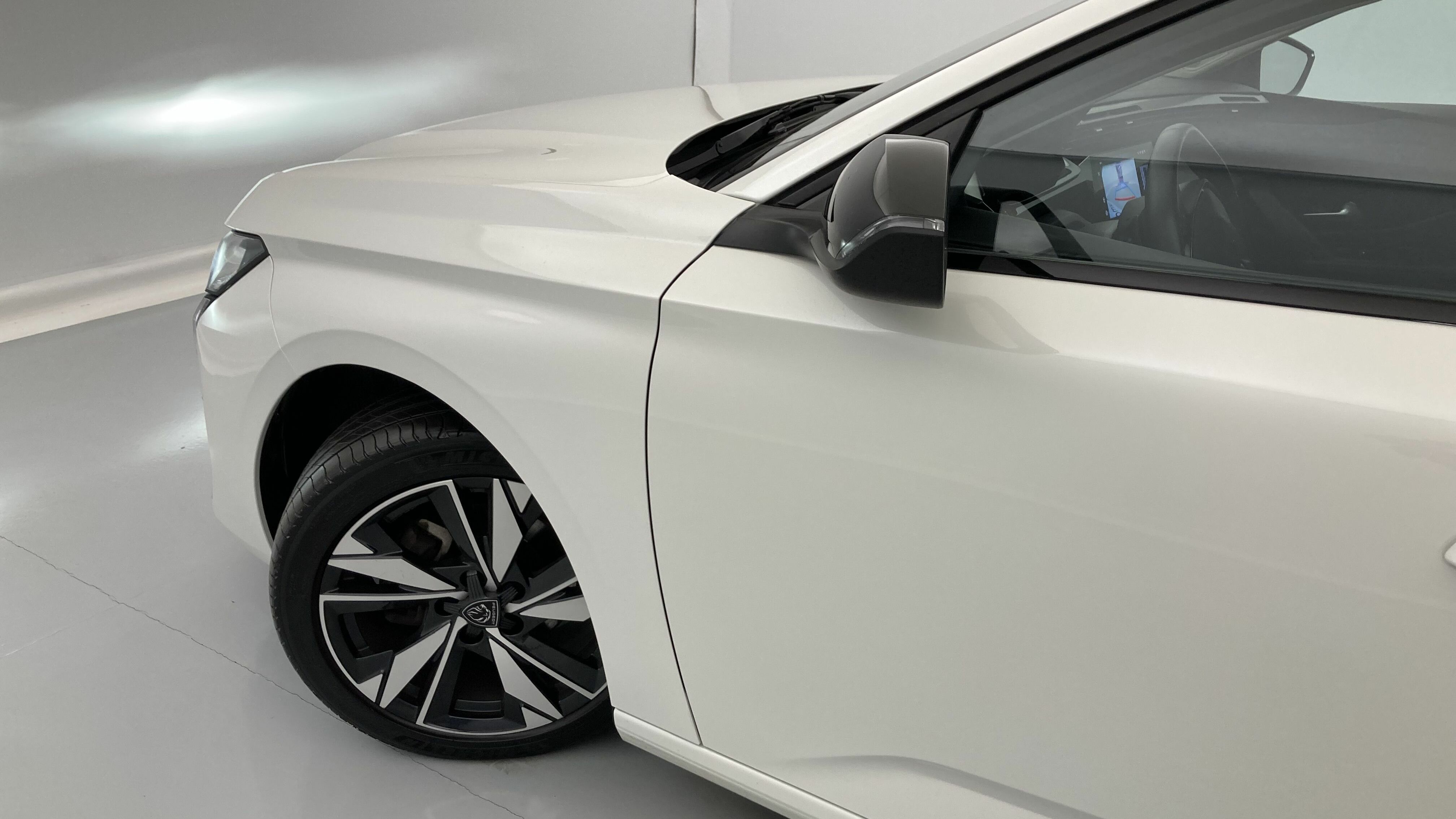 peugeot 308 allure 1.2 PURETECH 130 EAT 2023 blanco nacarado 21