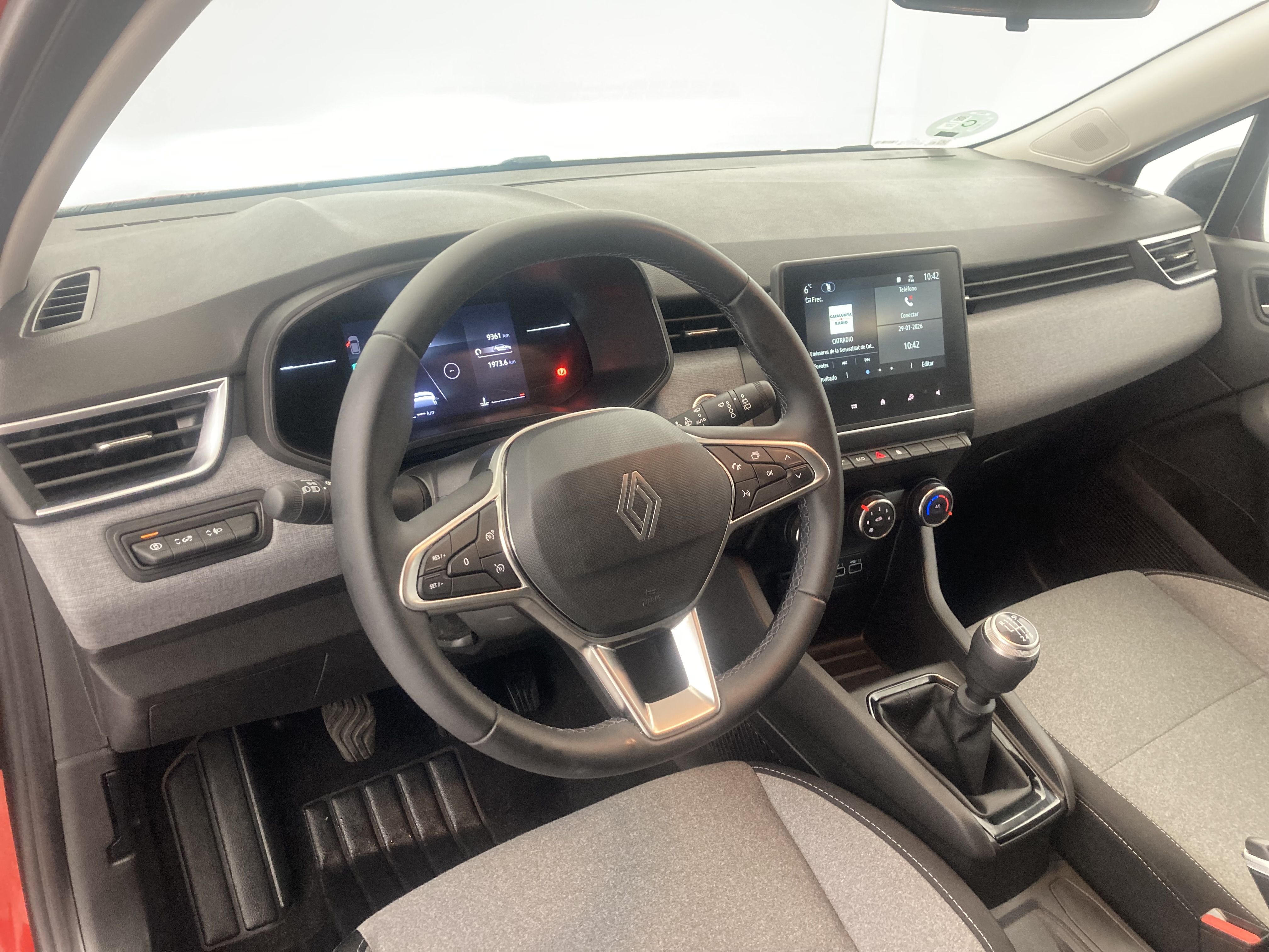 renault clio evolution 1.5 DCI 100 2025 rojo deseo 14