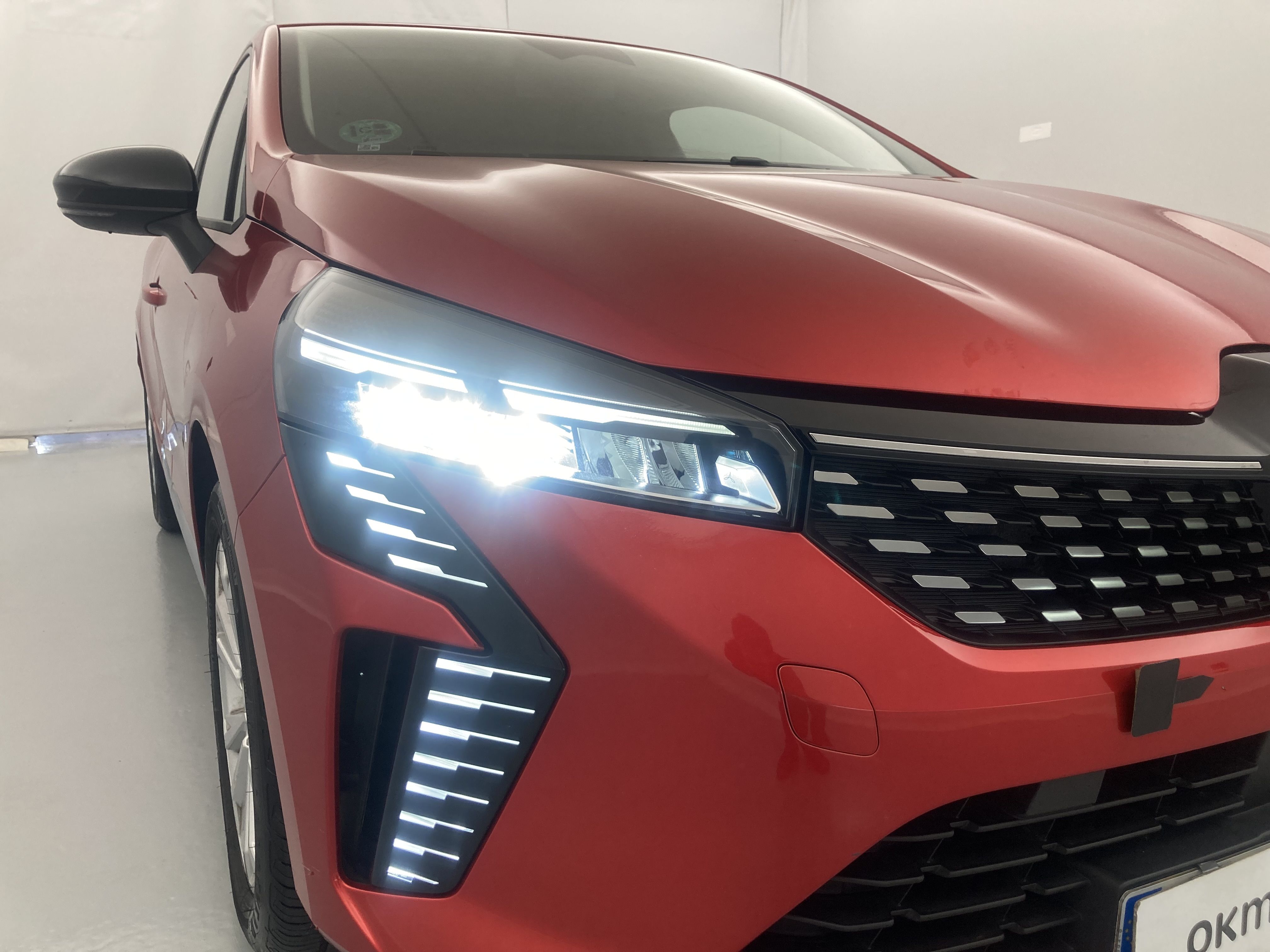 renault clio evolution 1.5 DCI 100 2025 rojo deseo 23