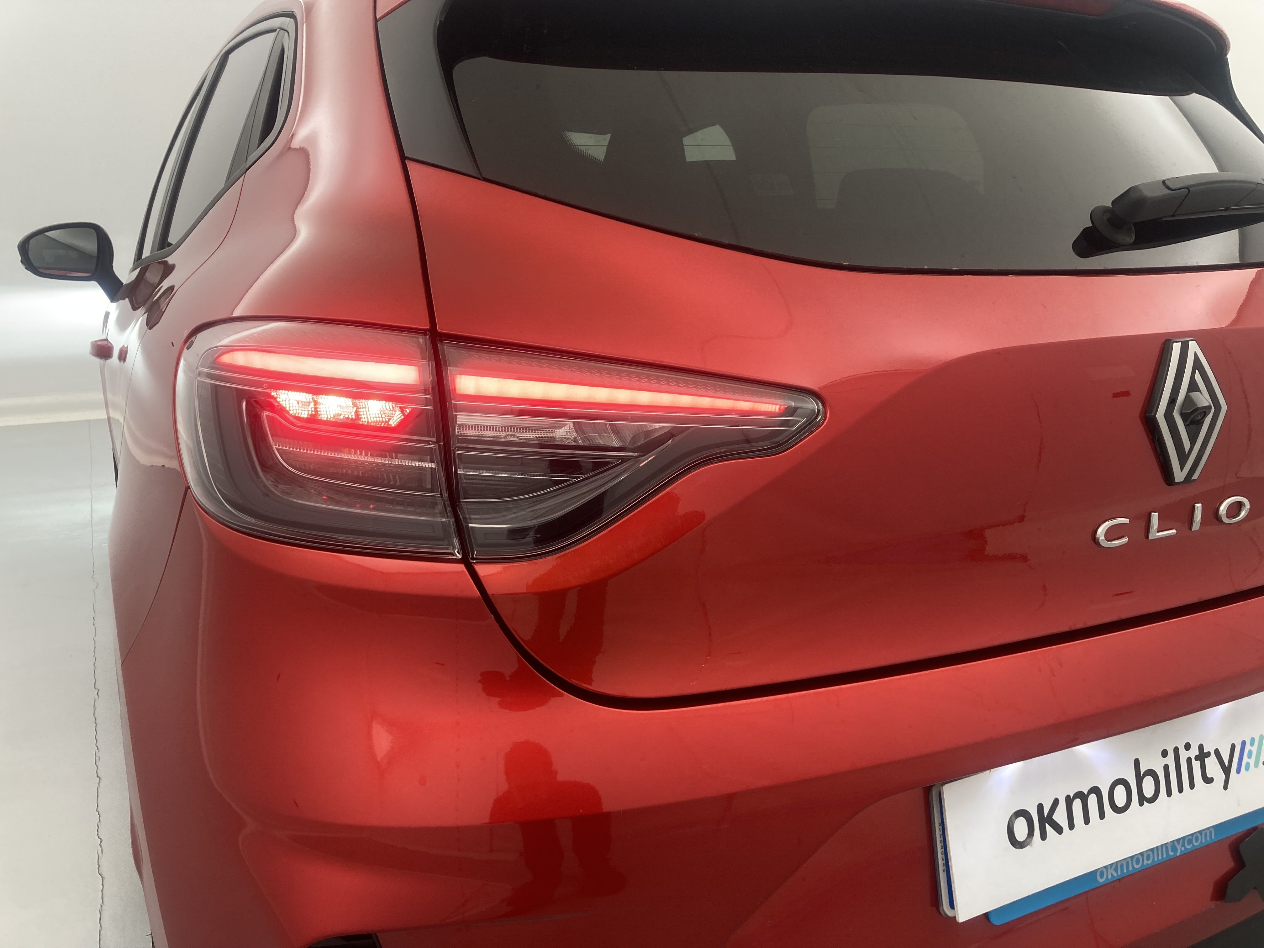 renault clio evolution 1.5 DCI 100 2025 rojo deseo 24