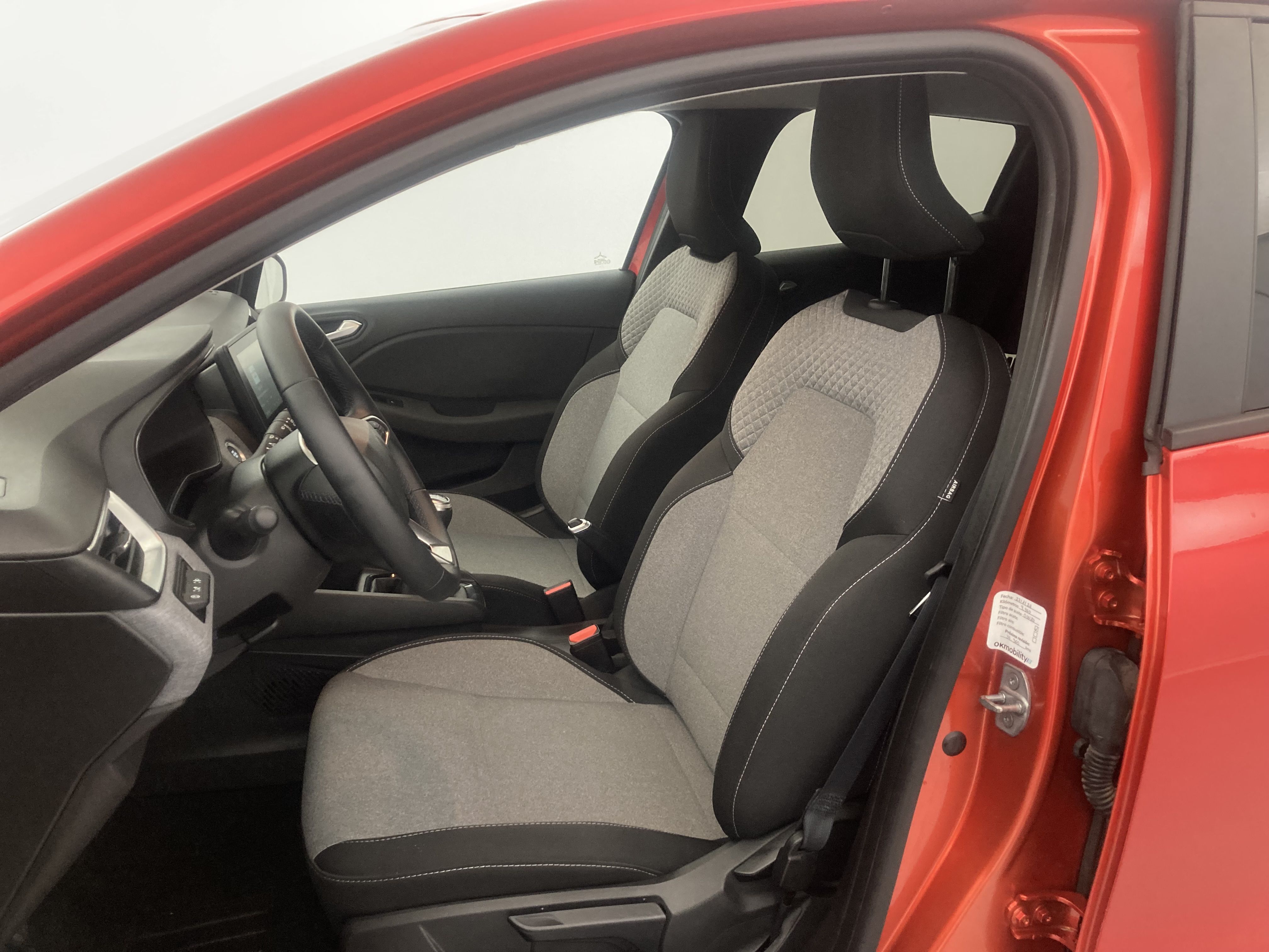 renault clio evolution 1.5 DCI 100 2025 rojo deseo 26