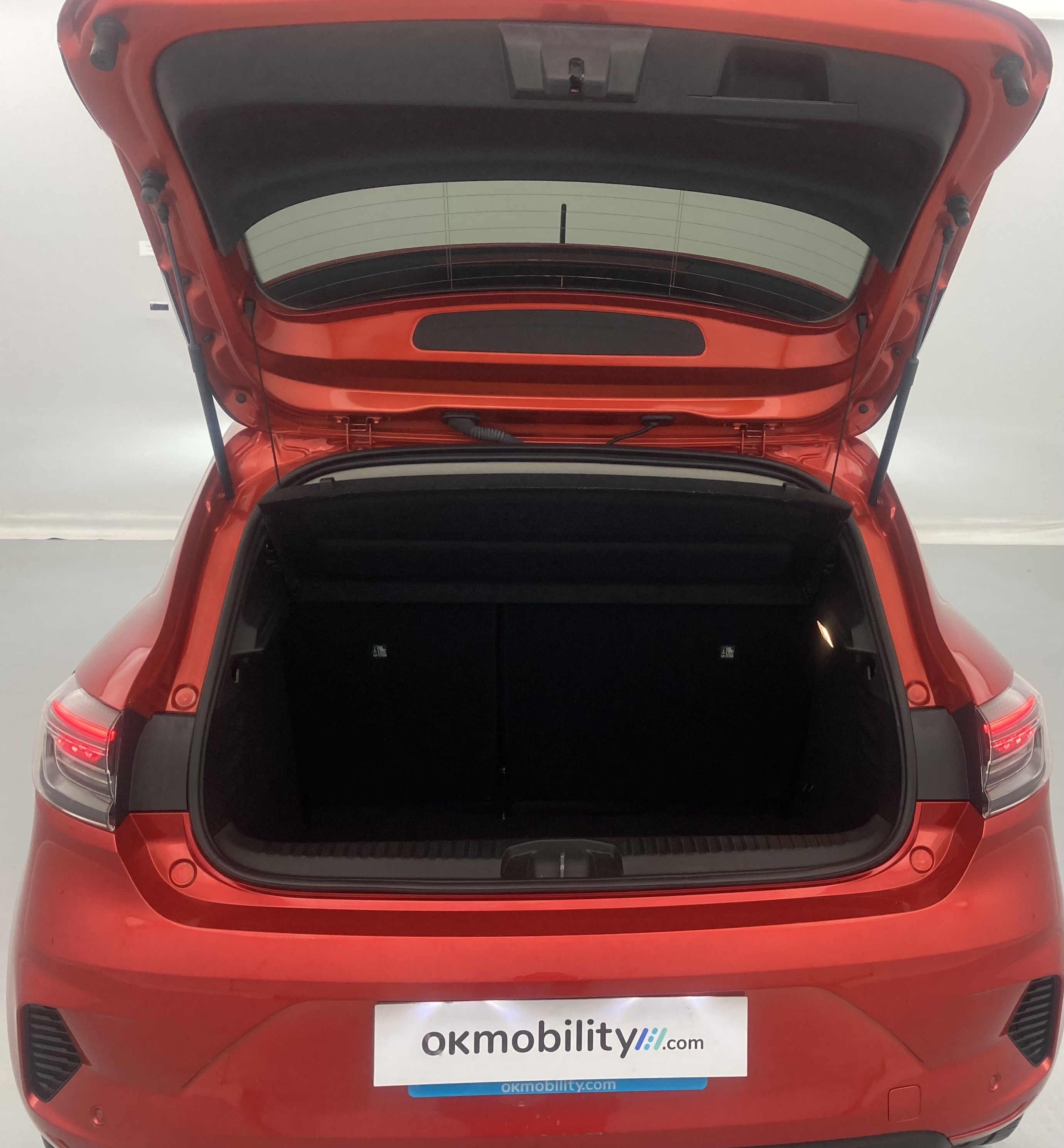 renault clio evolution 1.5 DCI 100 2025 rojo deseo 29