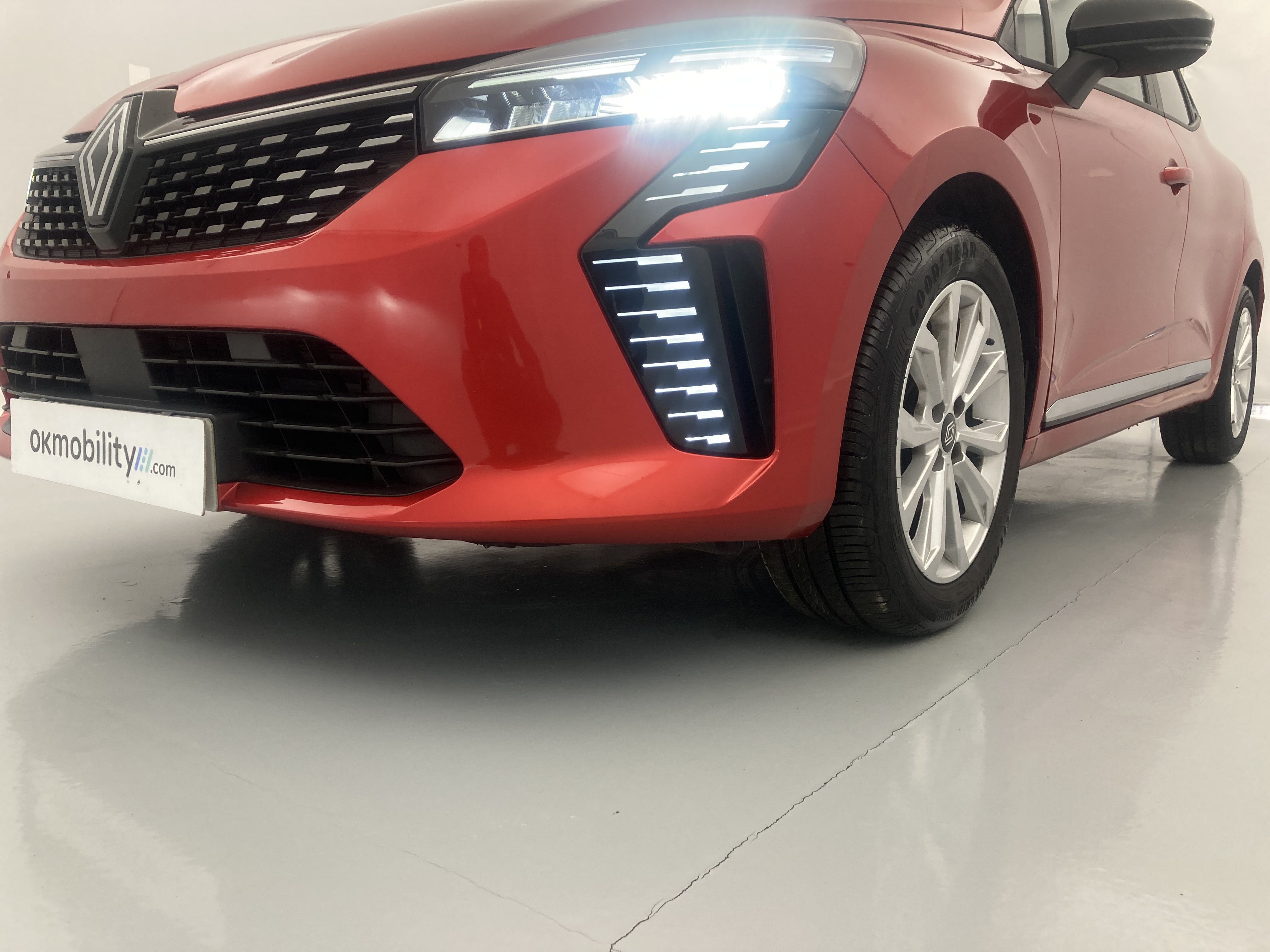 renault clio evolution 1.5 DCI 100 2025 rojo deseo 31