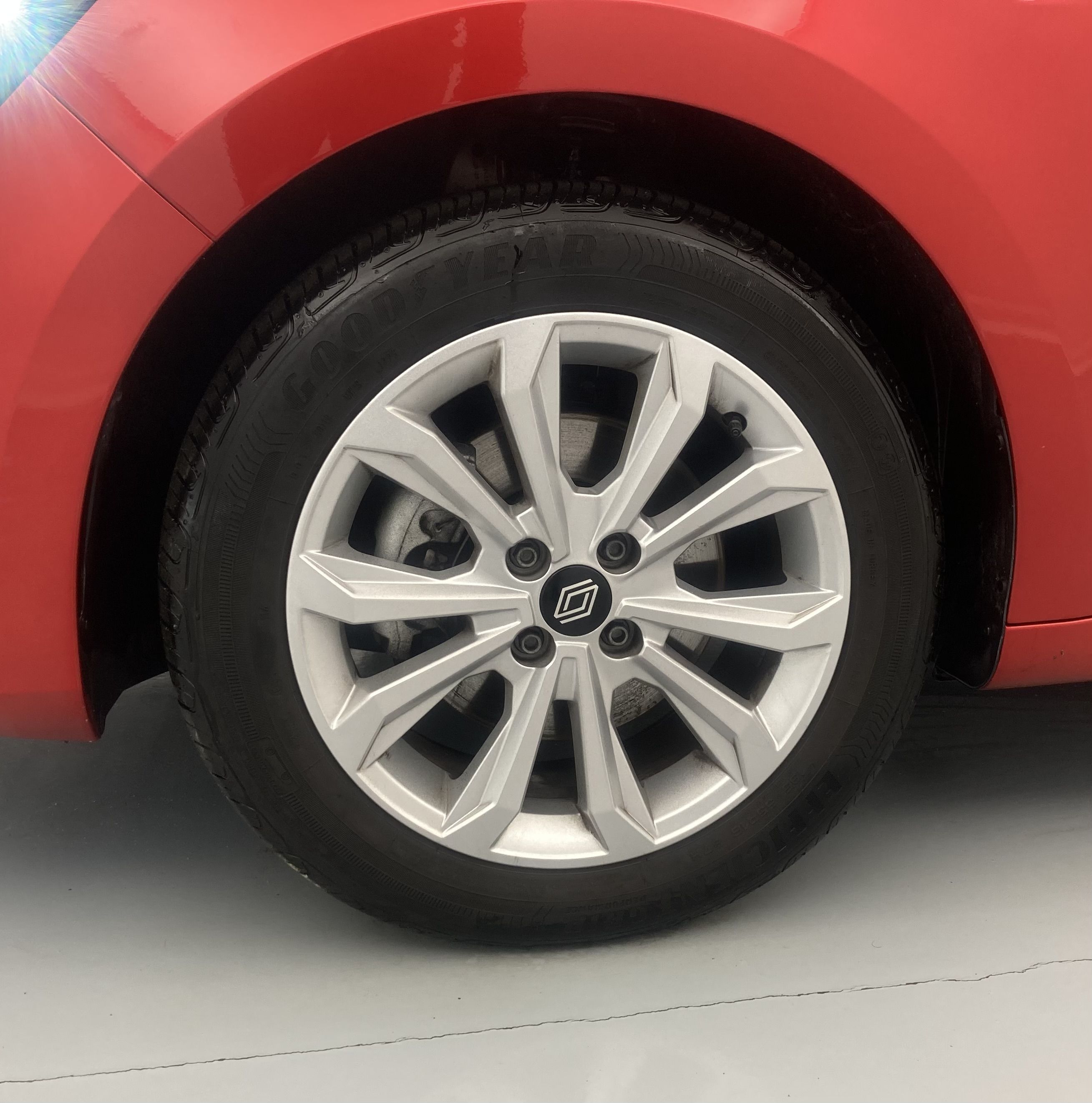 renault clio evolution 1.5 DCI 100 2025 rojo deseo 32