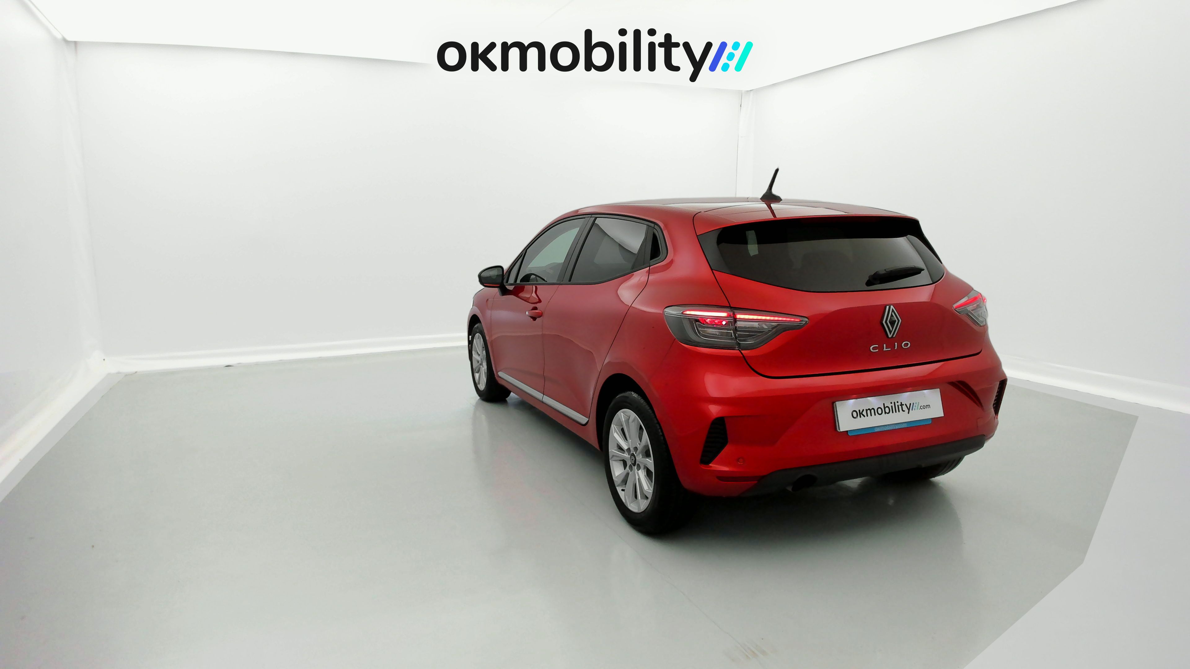 renault clio evolution 1.5 DCI 100 2025 rojo deseo 9