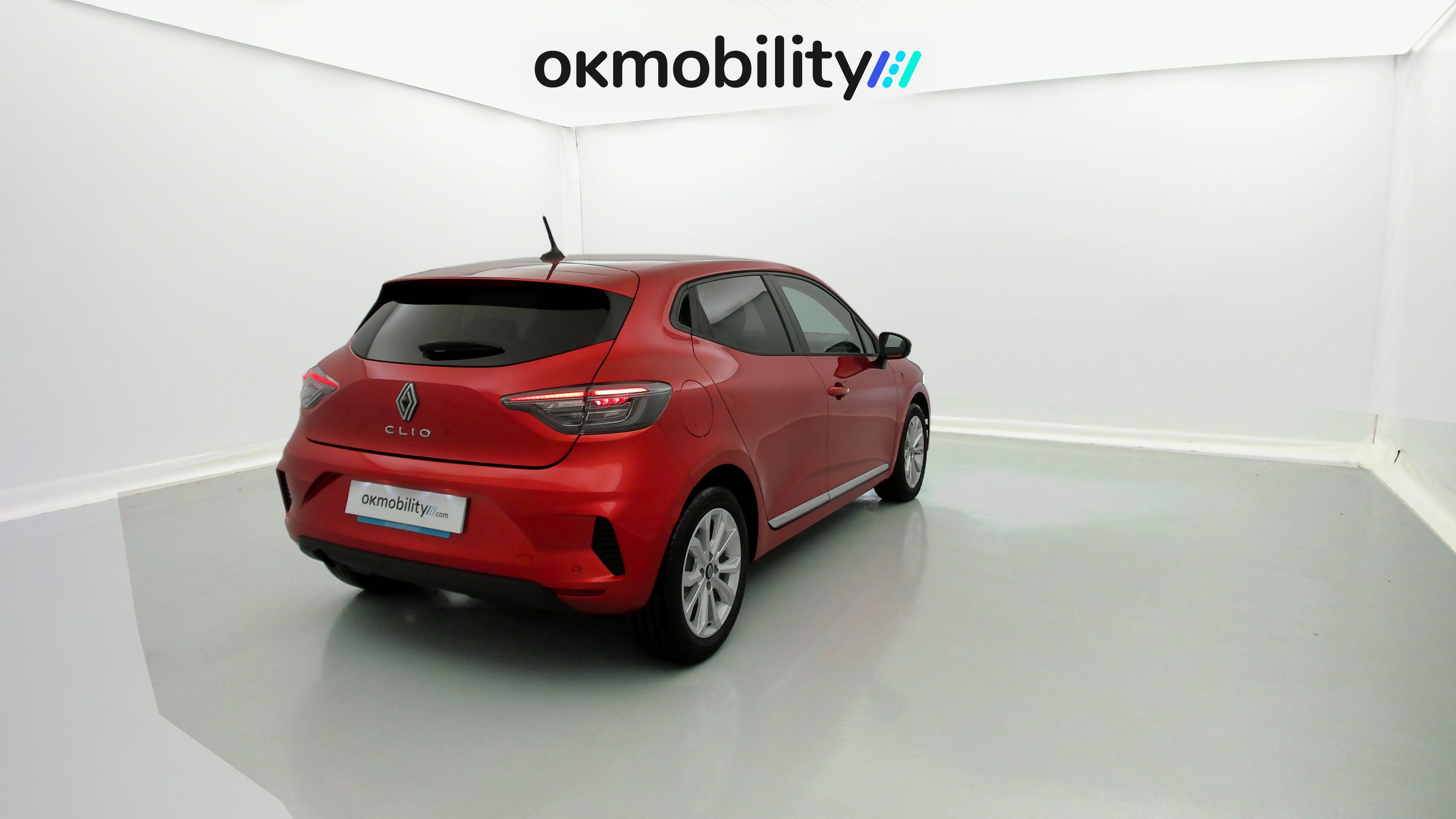 renault clio evolution 1.5 DCI 100 2025 rojo deseo 11