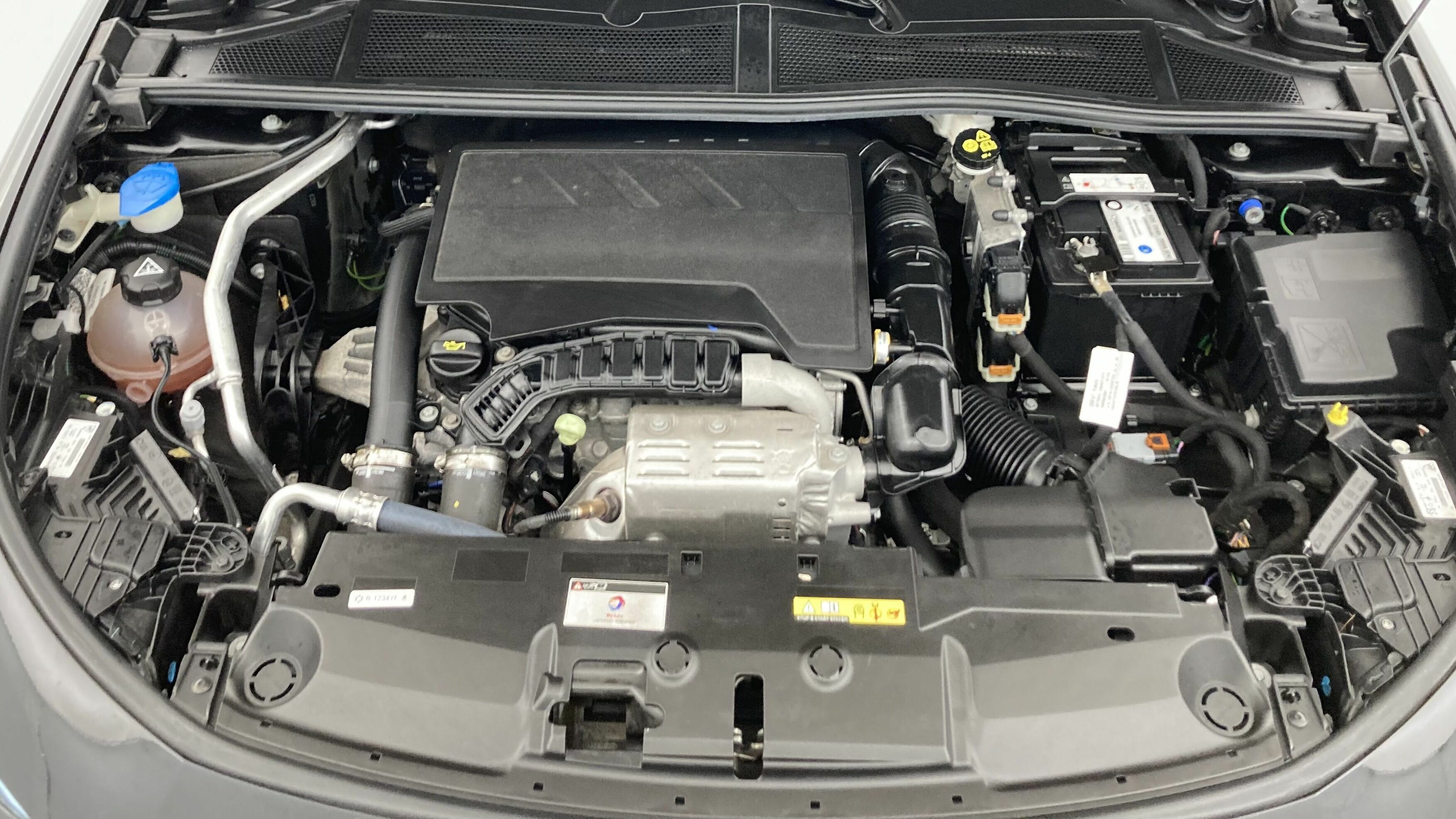 peugeot 308 allure 1.2 PURETECH 130 EAT 2023 negro perla nera 18