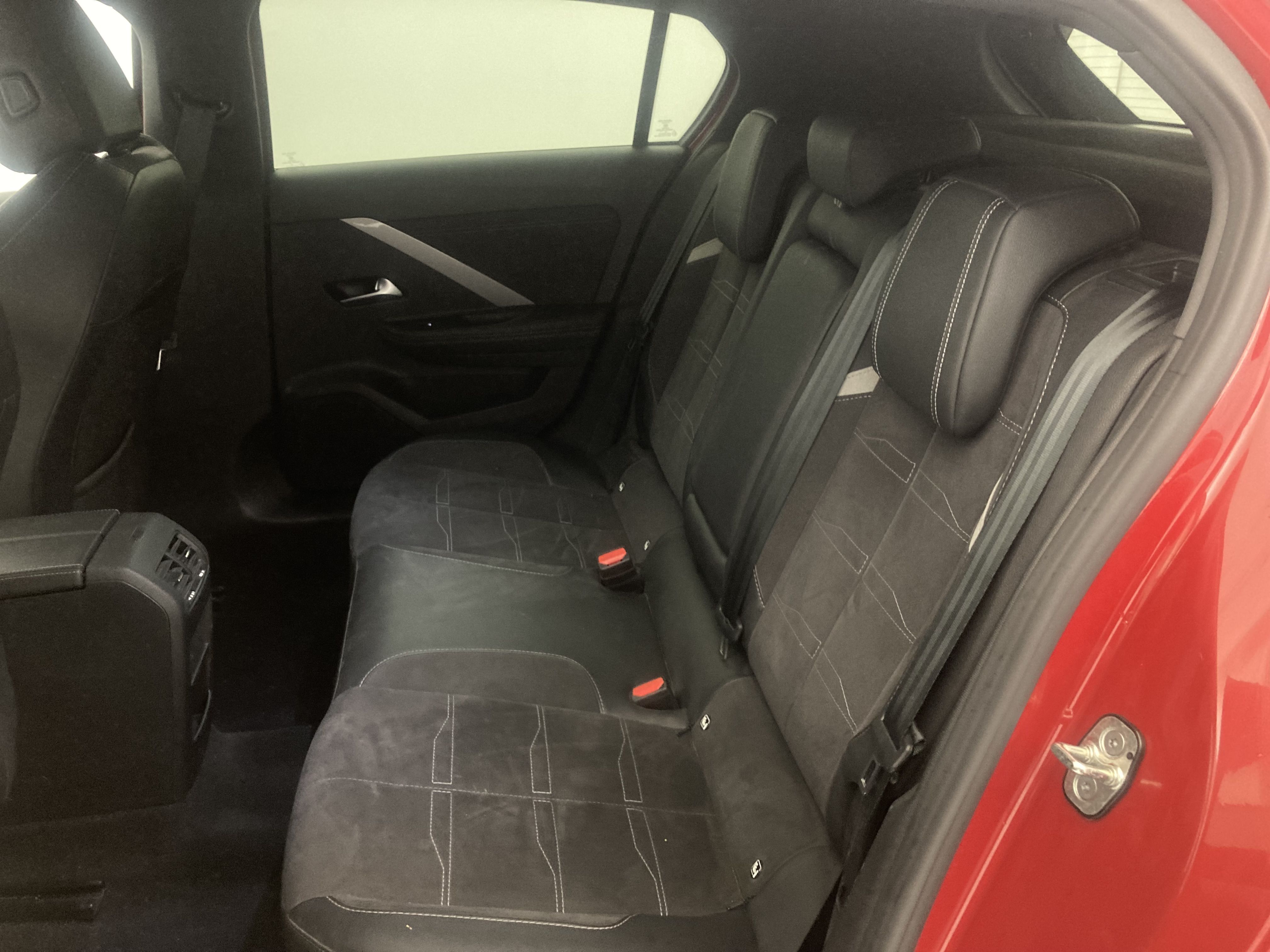 opel astra gs 1.2T 130 AT 2023 kardio red 21