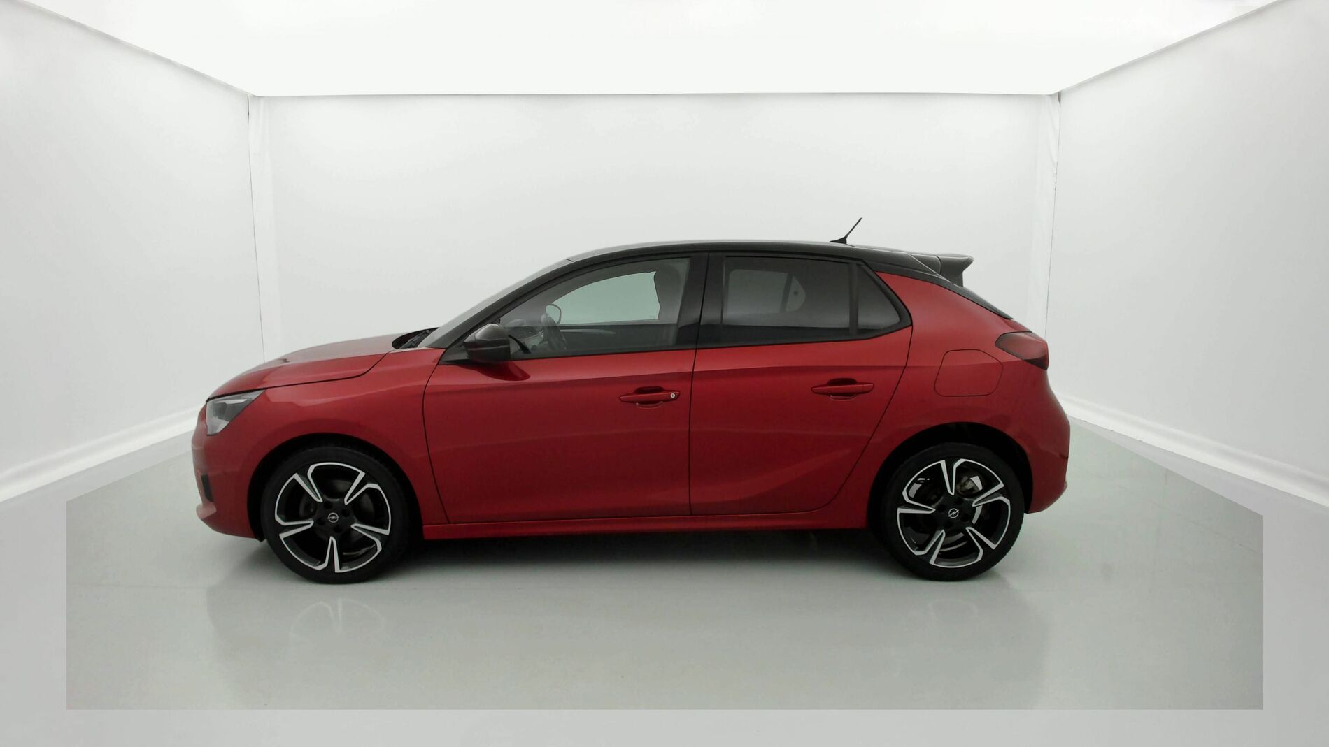 opel corsa gs line 1.2 130CV AUTO 2022 rojo incandescente / negro 3