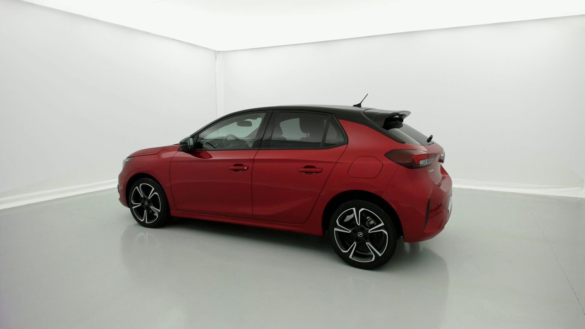 opel corsa gs line 1.2 130CV AUTO 2022 rojo incandescente / negro 4