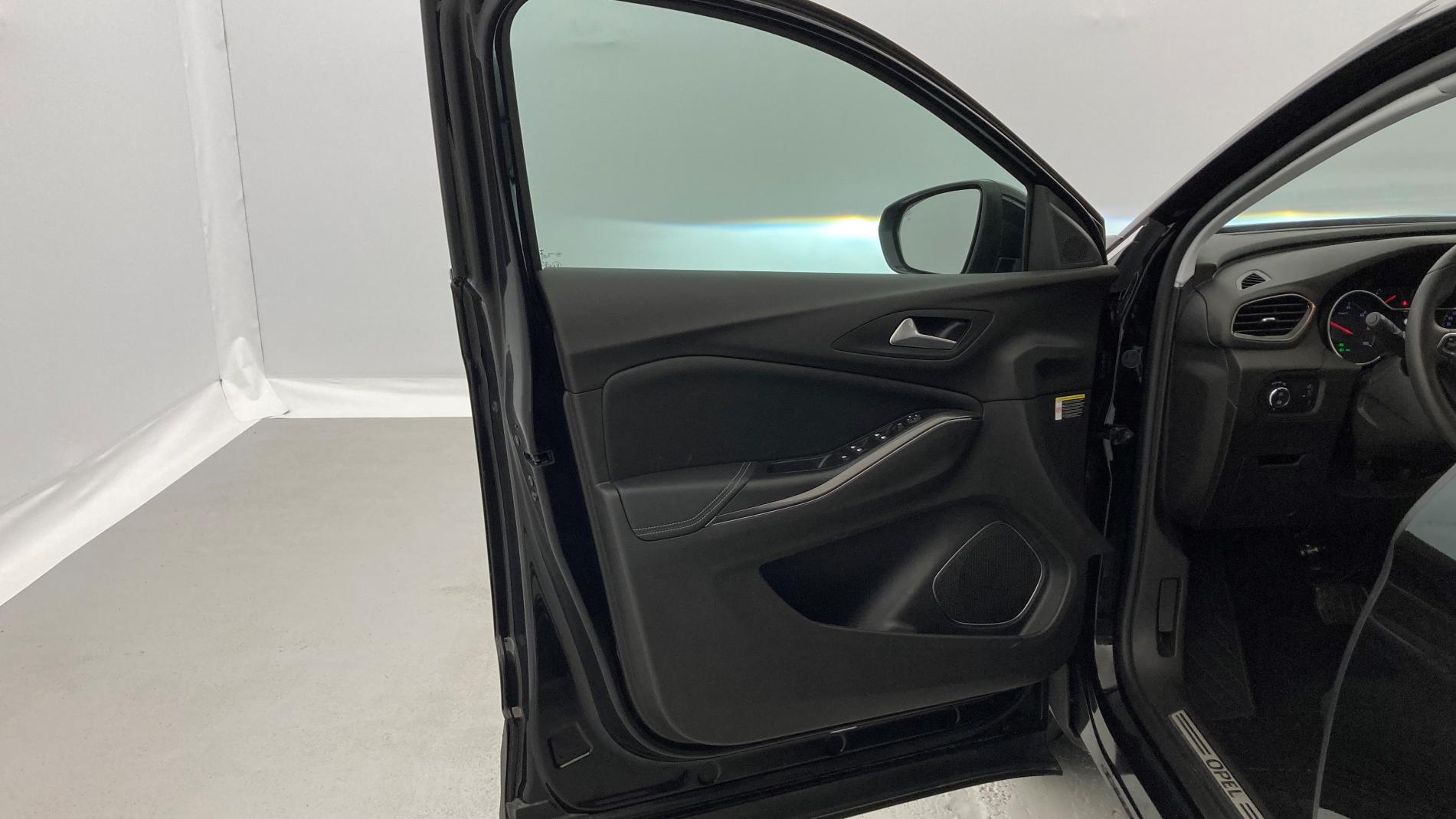 opel grandland x ultimate 1.6 PHEV 300 AT 2021 negro krakatoa 16